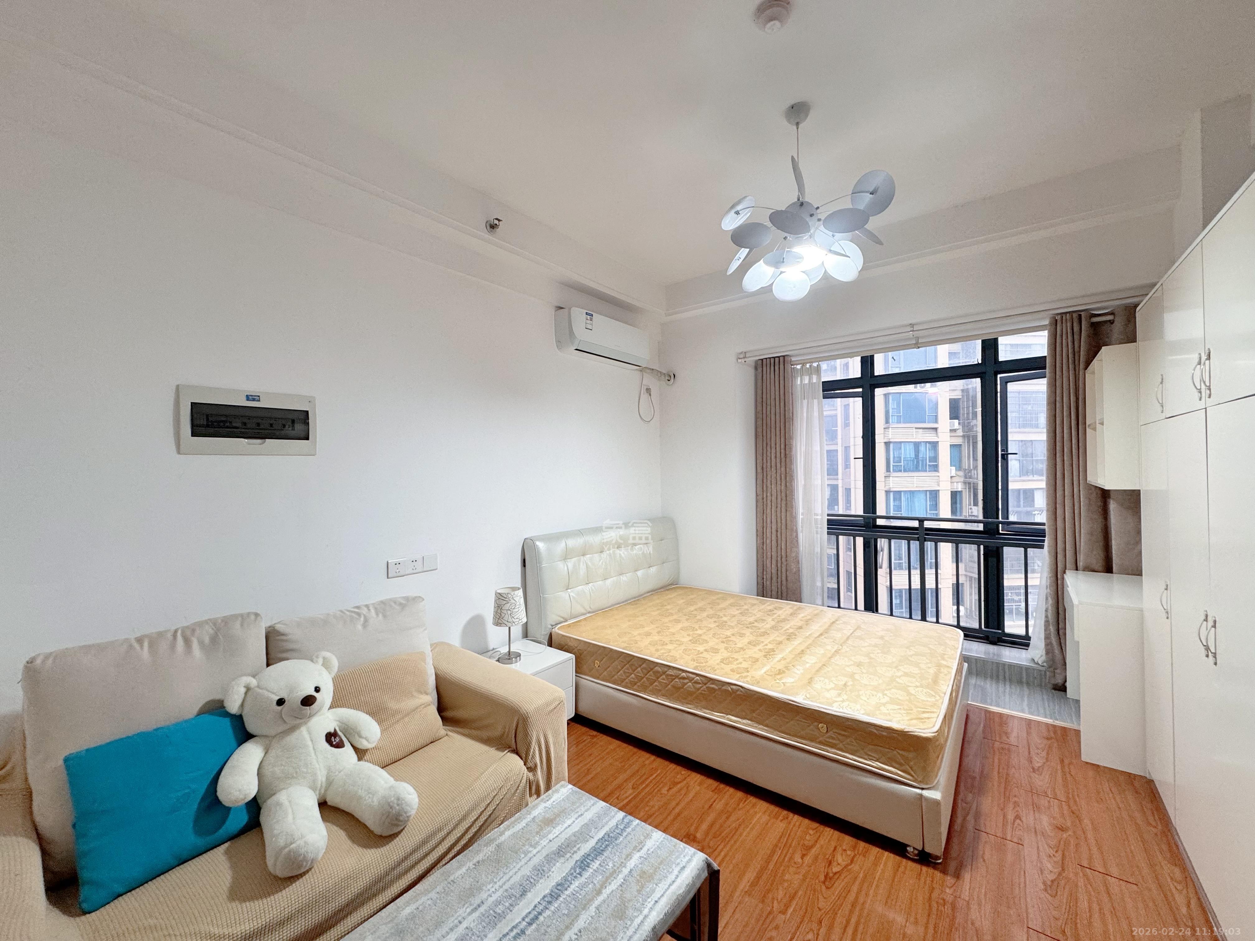 方略城市广场  1室1厅1卫    1300.0元/月