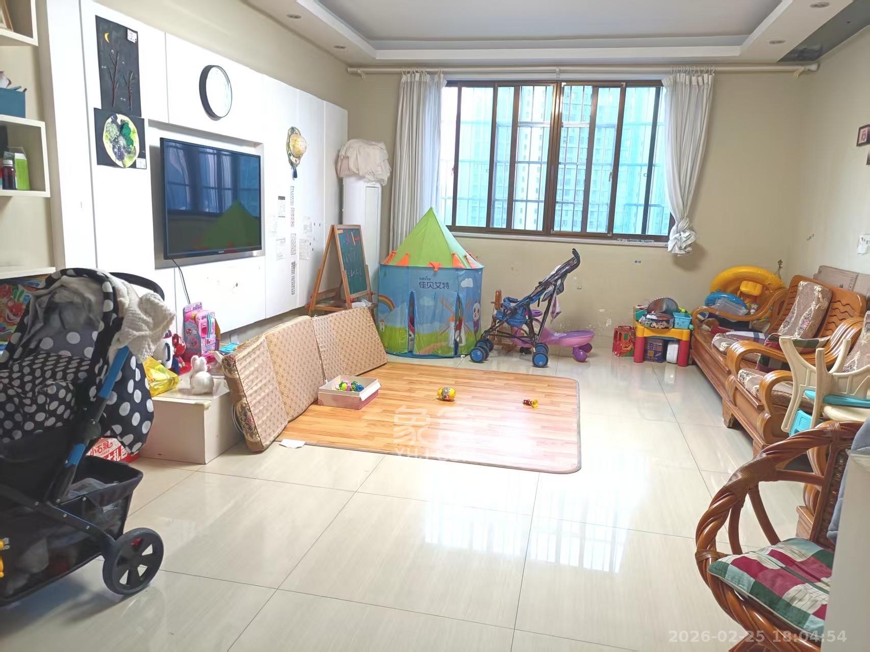 湘核佳苑  3室2厅1卫    2200.0元/月