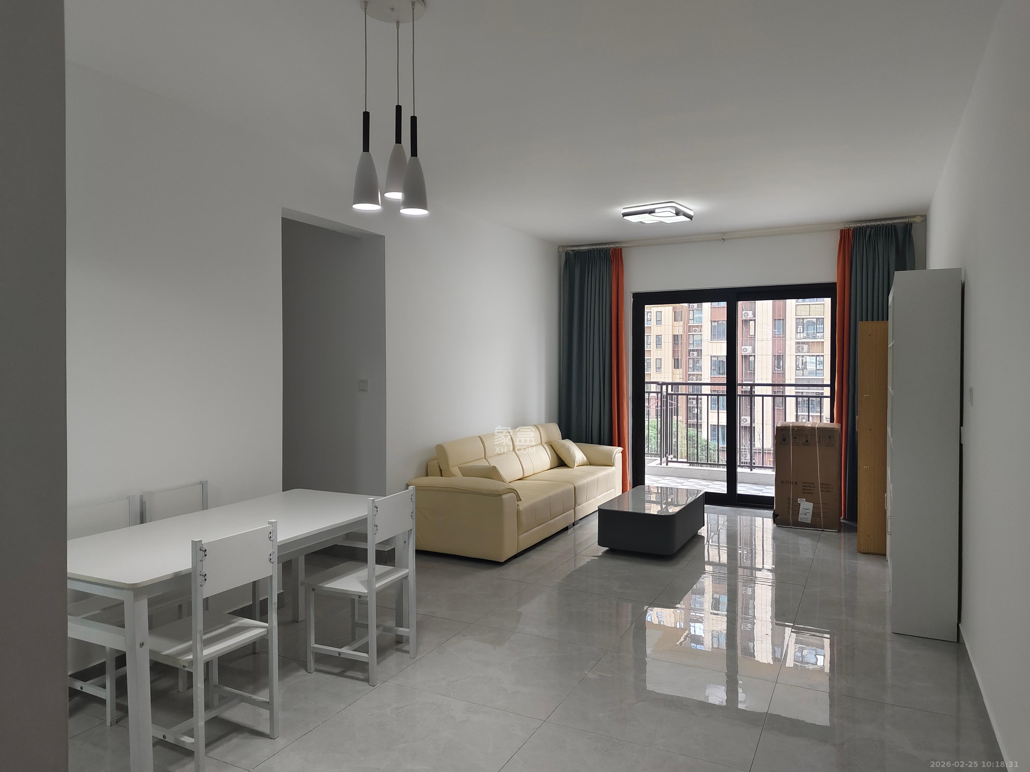 蓝光雍锦半岛  3室2厅2卫    2600.0元/月