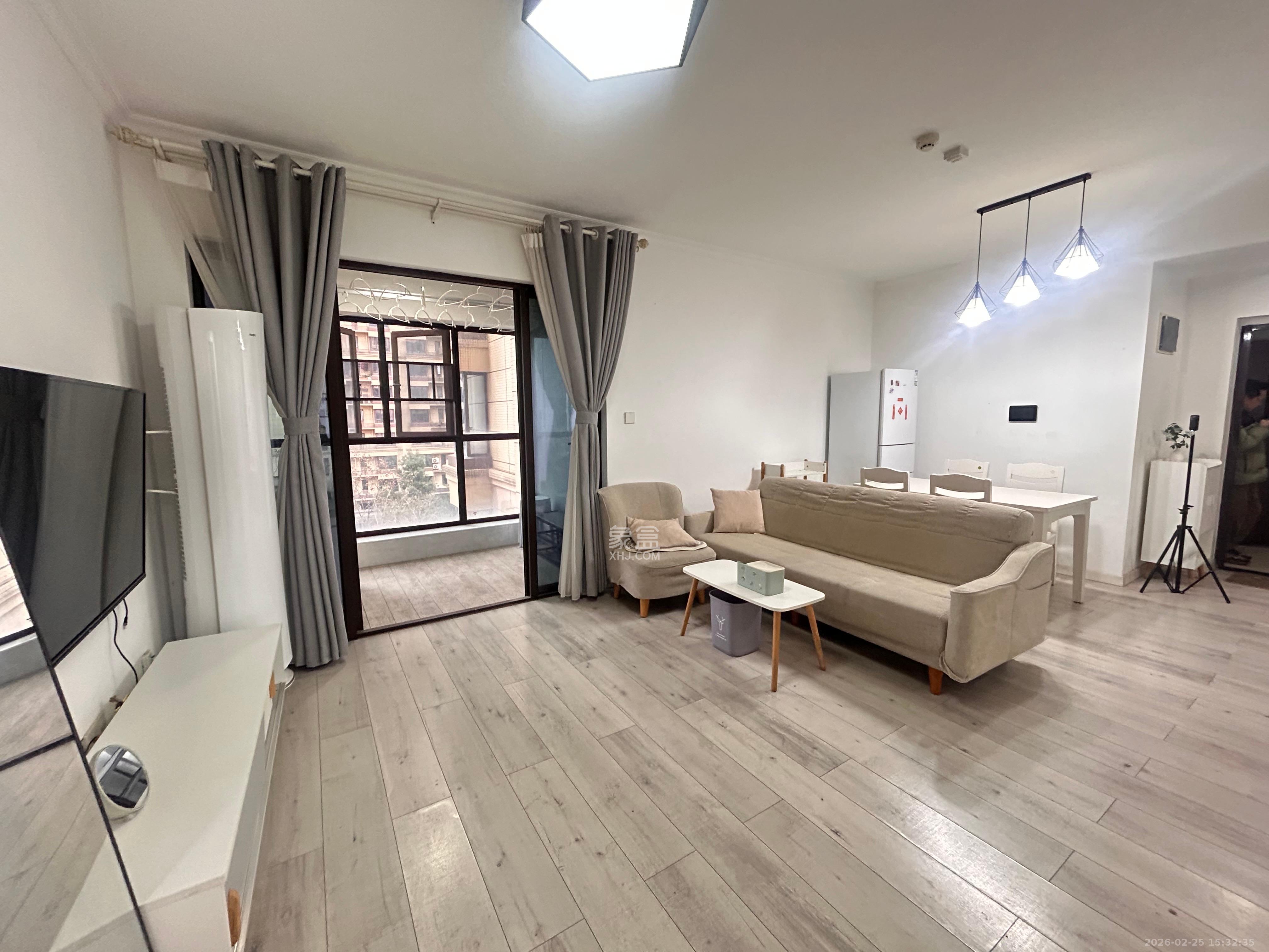 保利西海岸B区  3室2厅1卫    3400.0元/月