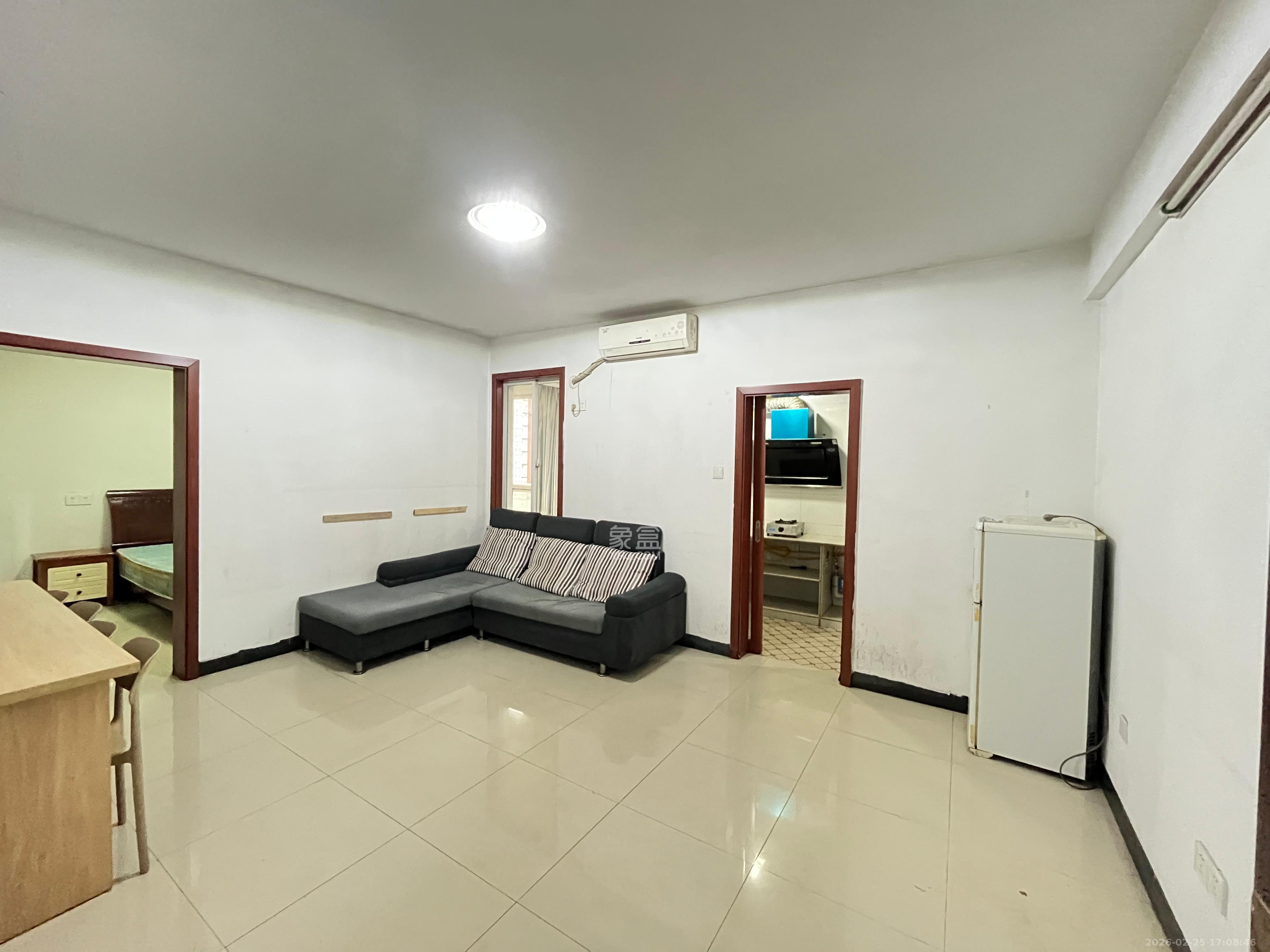 银轩铭誉（四海怡家）  1室1厅1卫    2000.0元/月