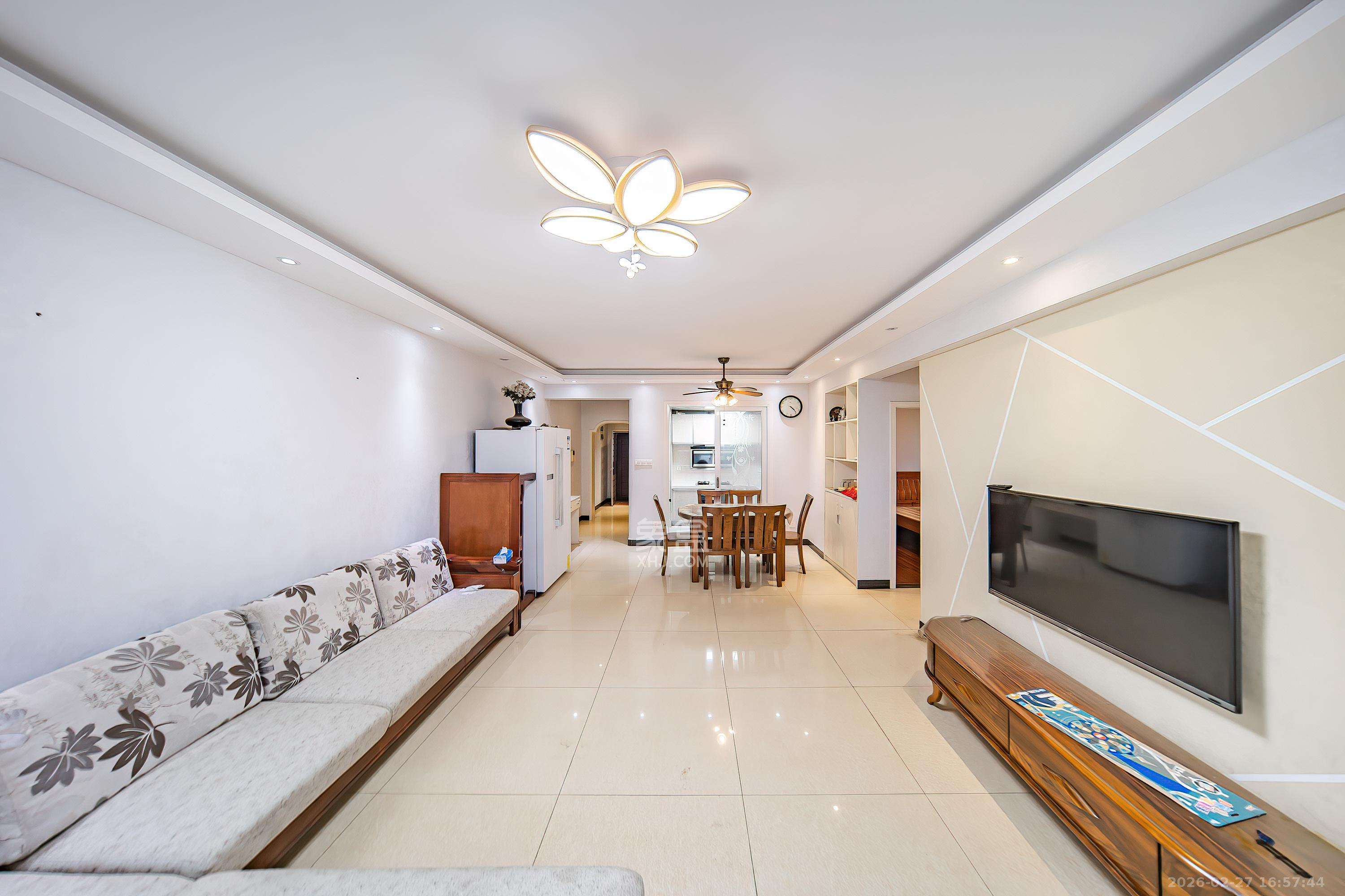 才子佳苑一期/二期 3室2厅1卫 70.0万 才子佳苑一期/二期 3室2厅1卫 70.0万客厅