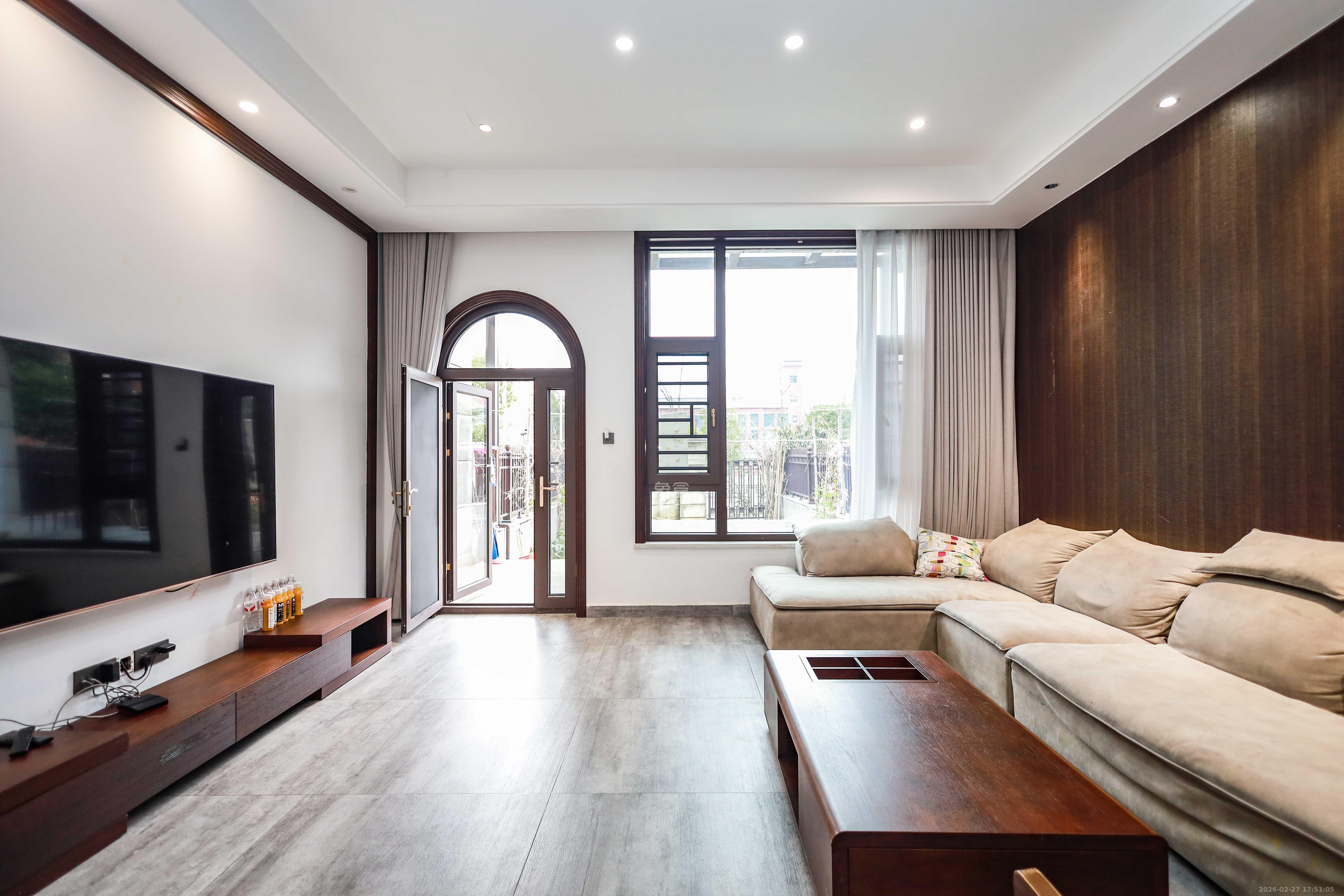 奥克斯缔壹城  5室2厅3卫    398.0万