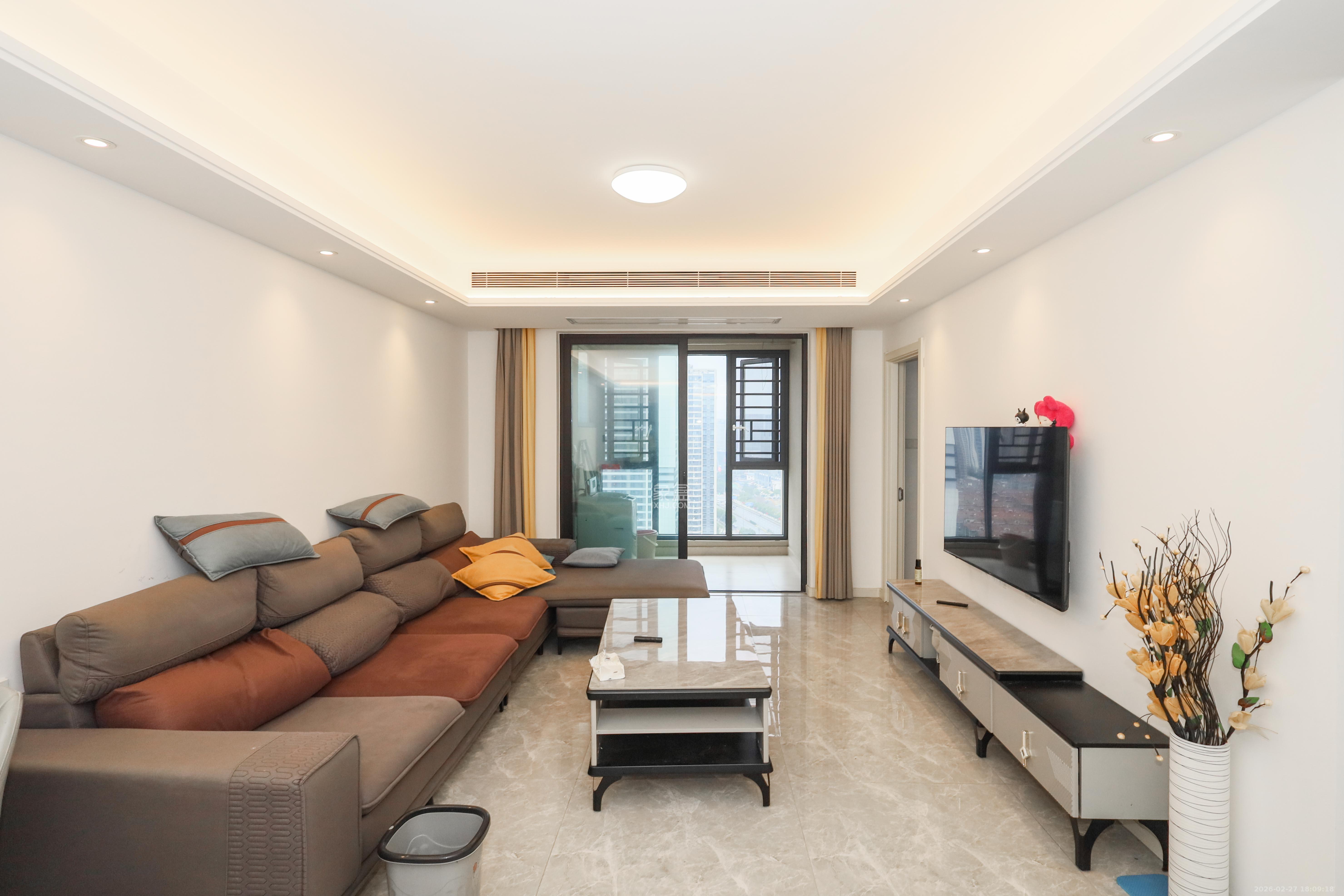 万科金色梦想A区  3室2厅2卫    122.0万