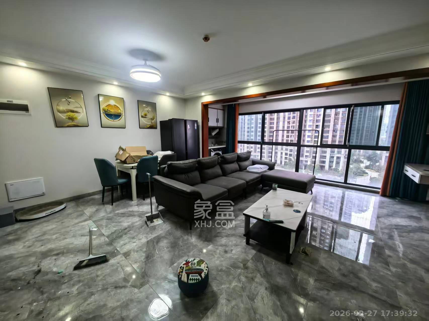 阳光城尚东湾愉景苑  3室2厅2卫    2600.0元/月