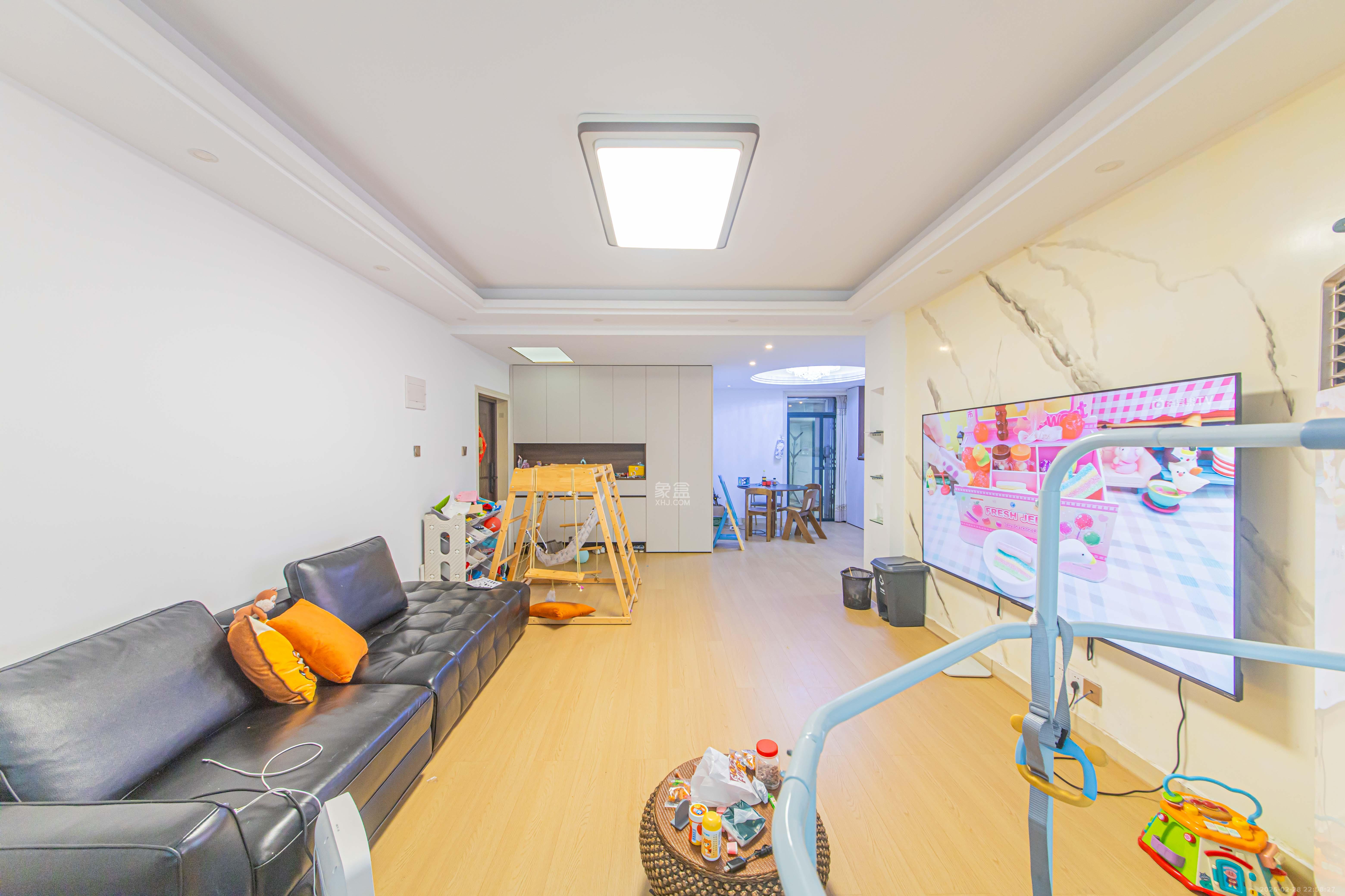 单价8字头，带100平南向露台，拎包入住，