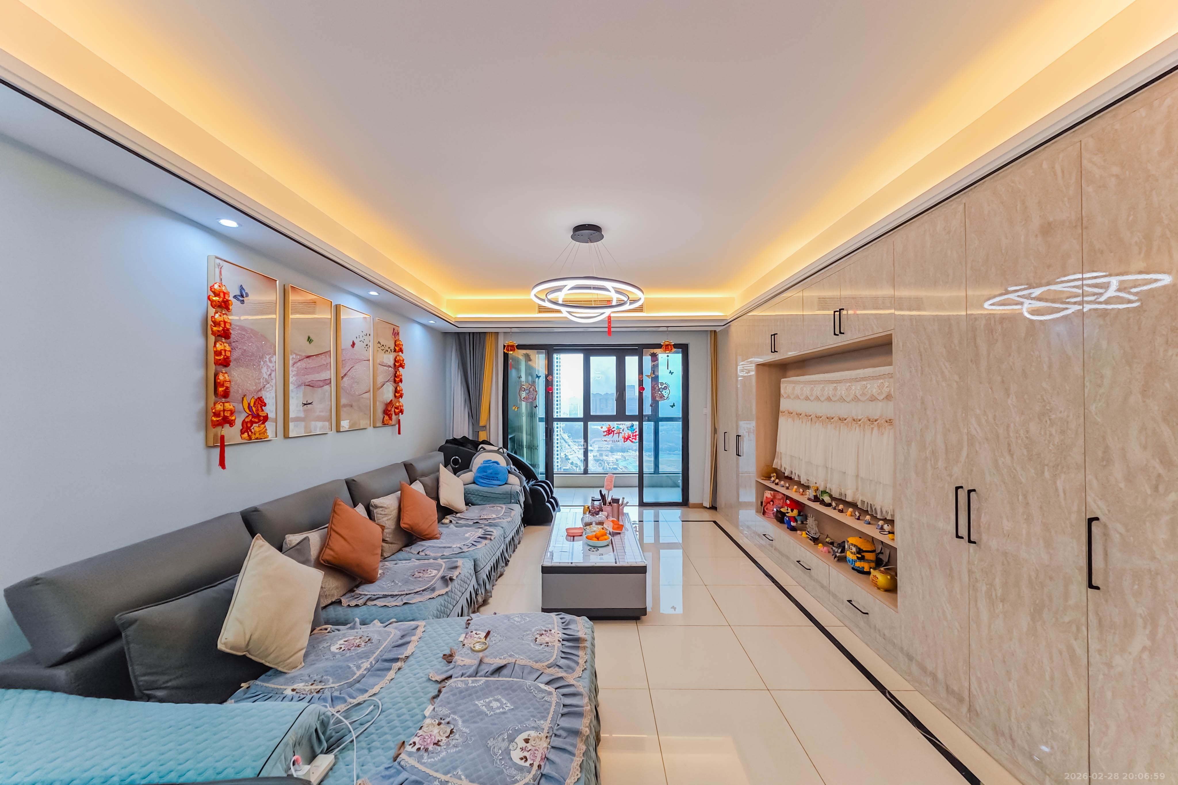 长沙高铁吾悦广场  3室2厅2卫    141.8万