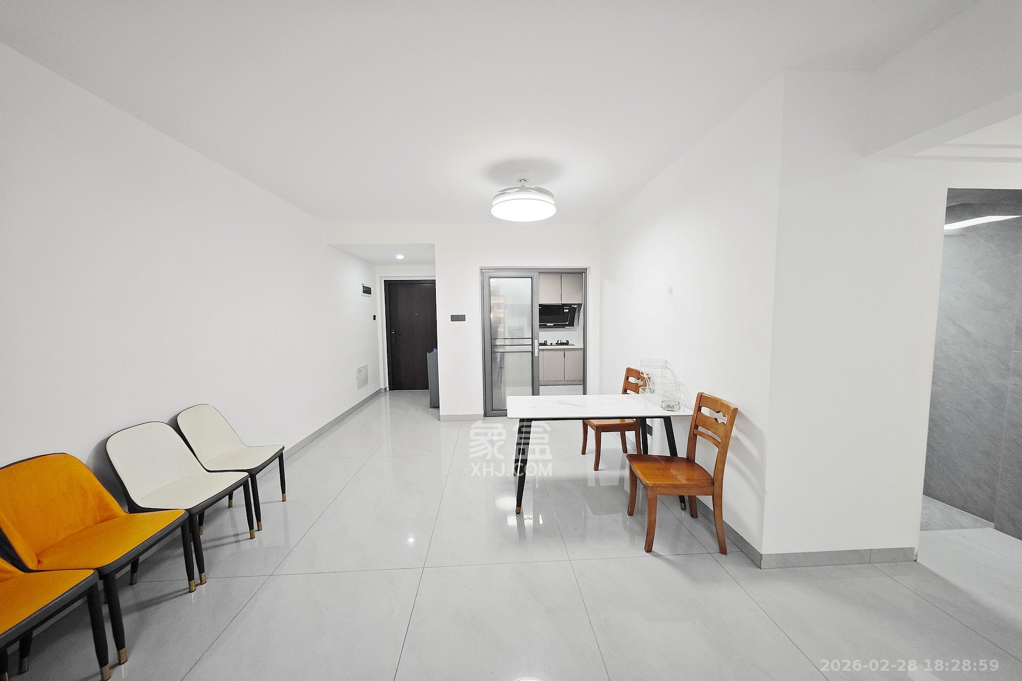 国欣向荣府  4室2厅2卫    128.0万