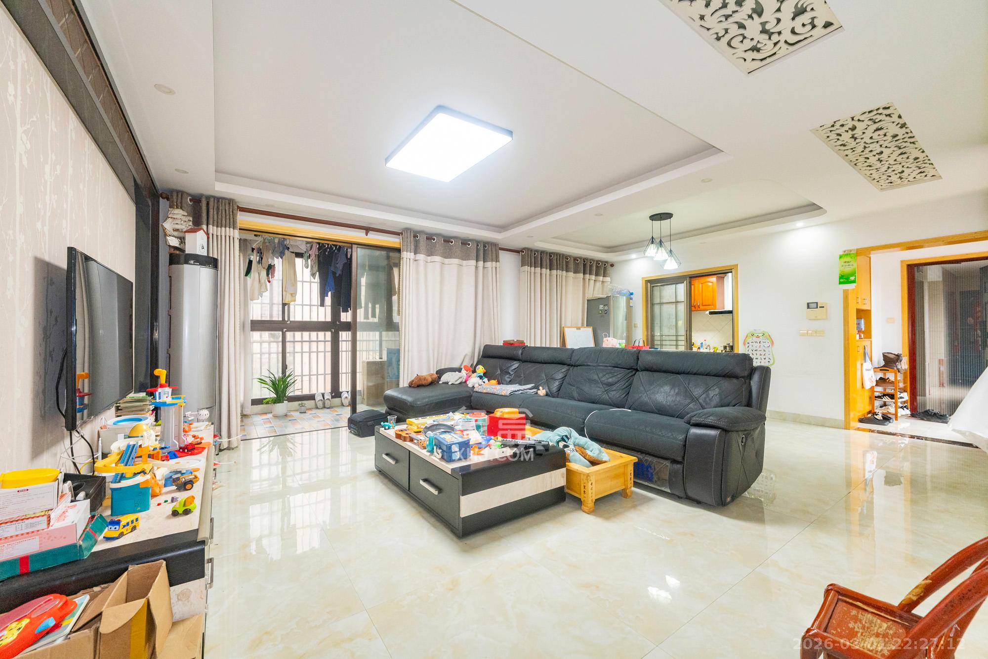 华润凤凰城三期  3室2厅2卫    91.8万