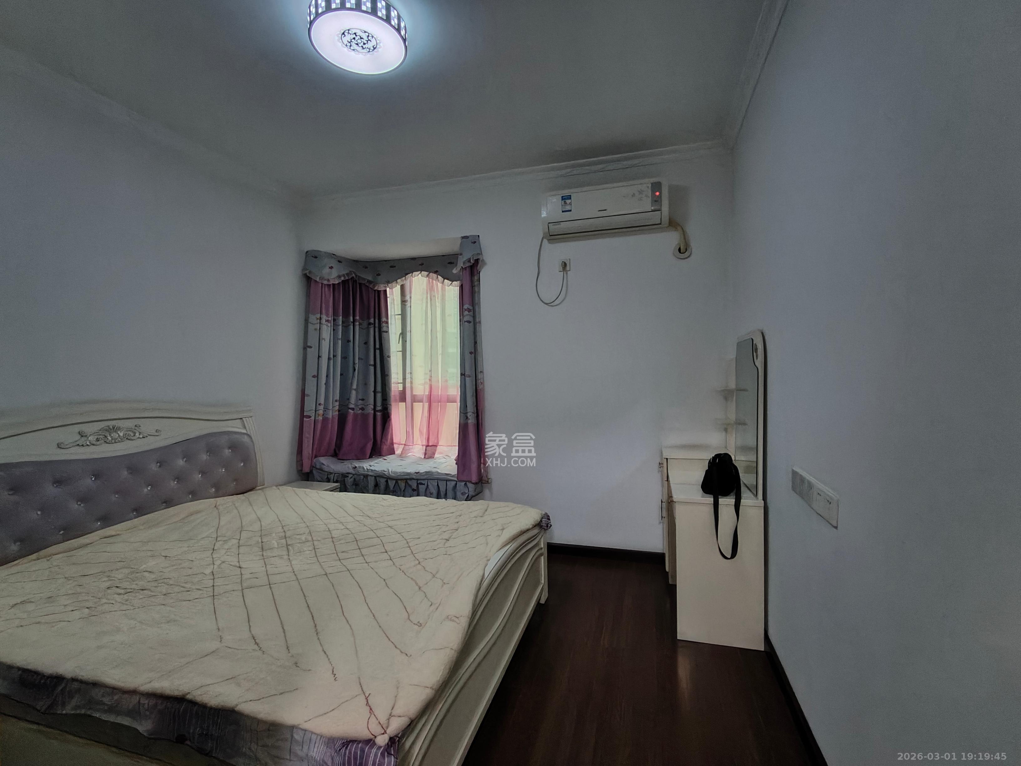 新城新世界一二三期  3室2厅1卫    2500.0元/月