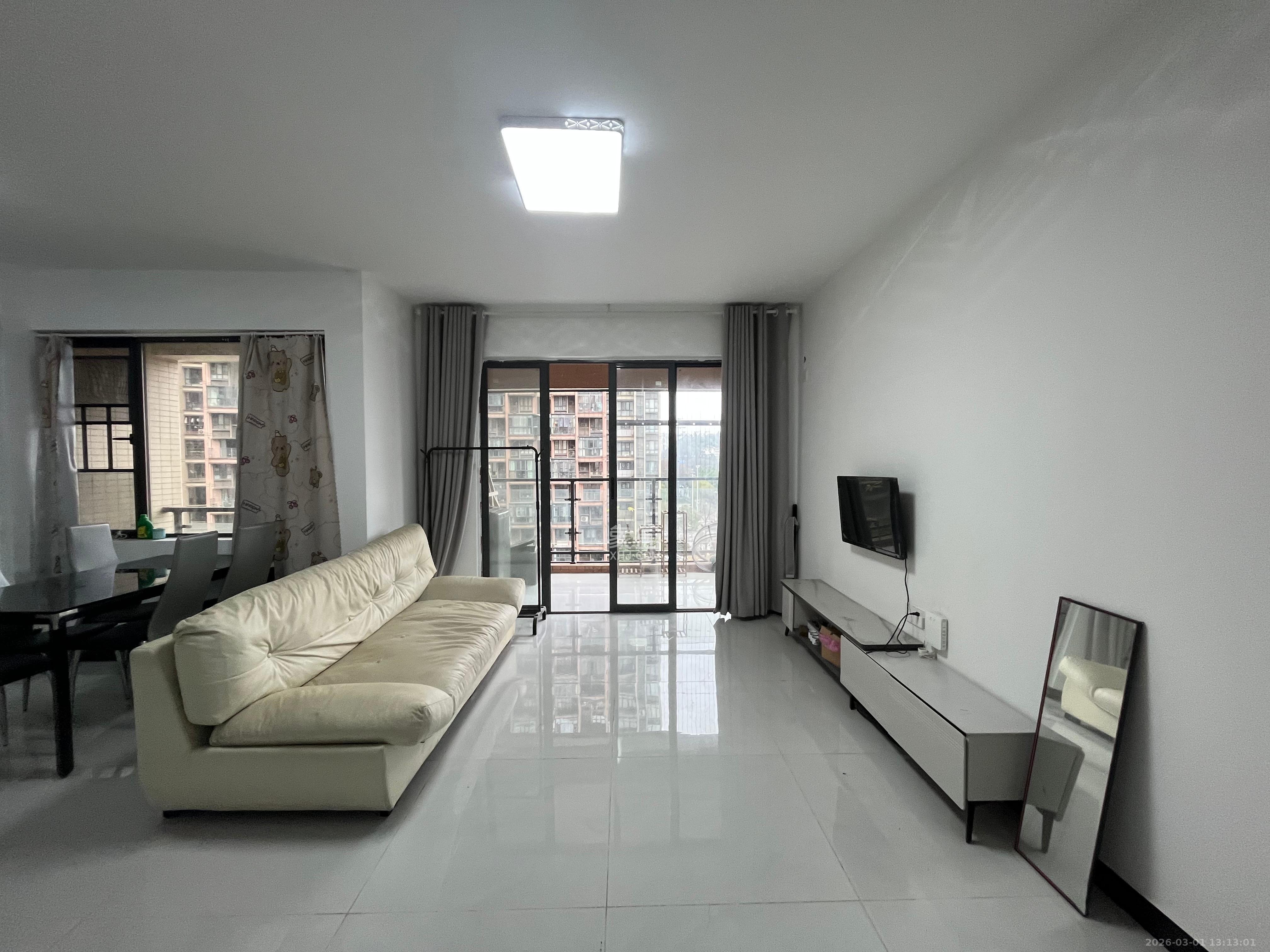 盛世耀凯  3室2厅1卫    2400.0元/月