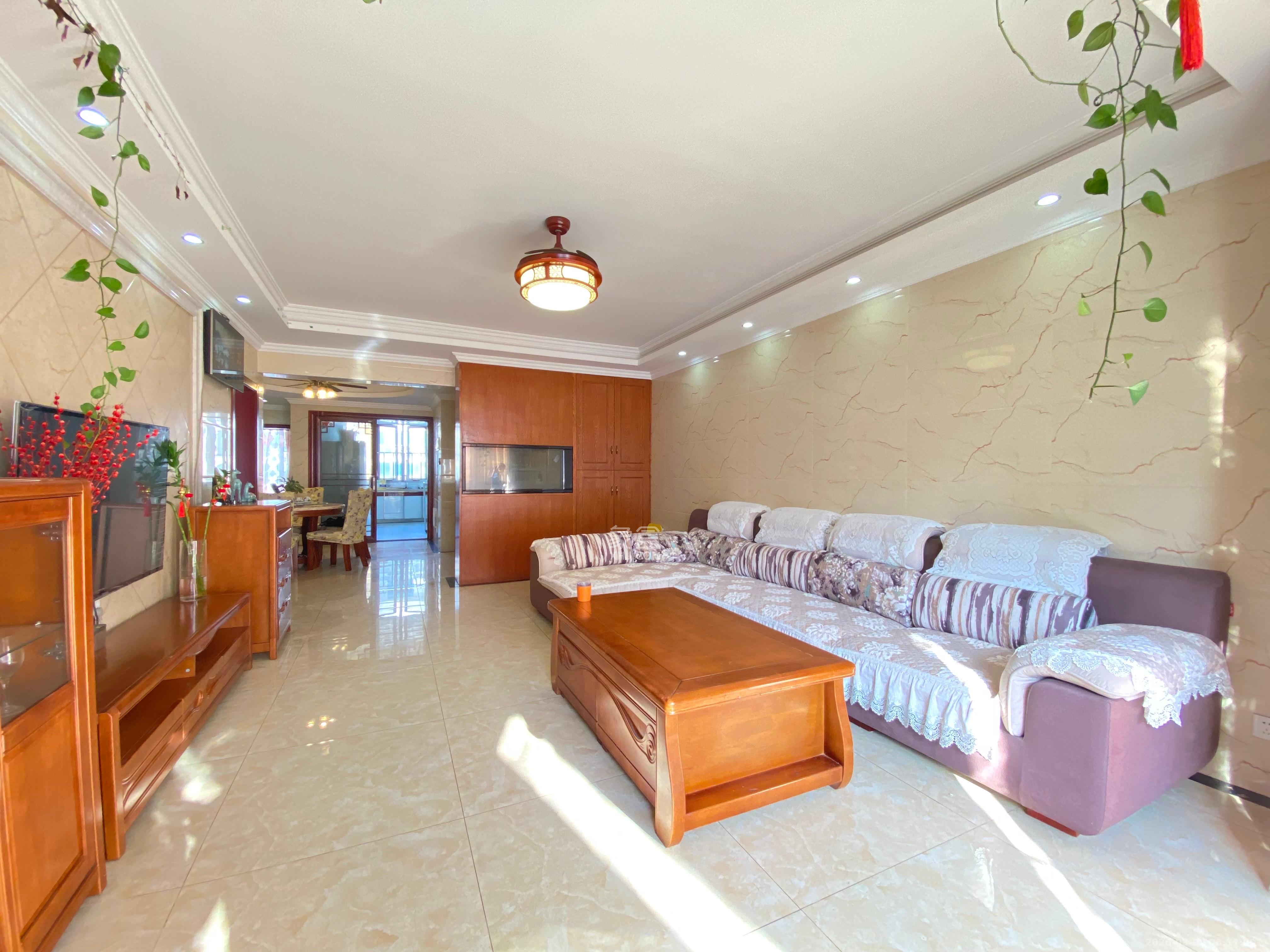 颐美园  3室2厅2卫    3200.0元/月