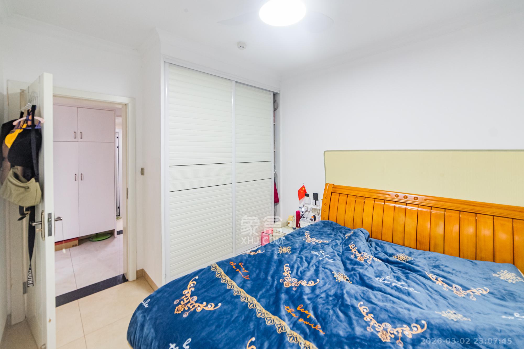 北辰三角洲E6区  3室2厅1卫    136.0万卧室