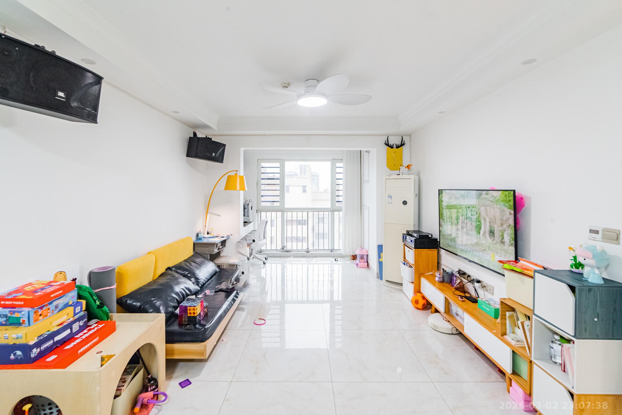 北辰三角洲E6区 3室2厅1卫 136.0万 北辰三角洲E6区 3室2厅1卫 136.0万客厅