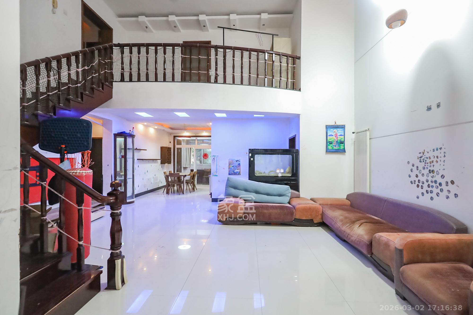 八方小区A区  5室2厅3卫    780.0万