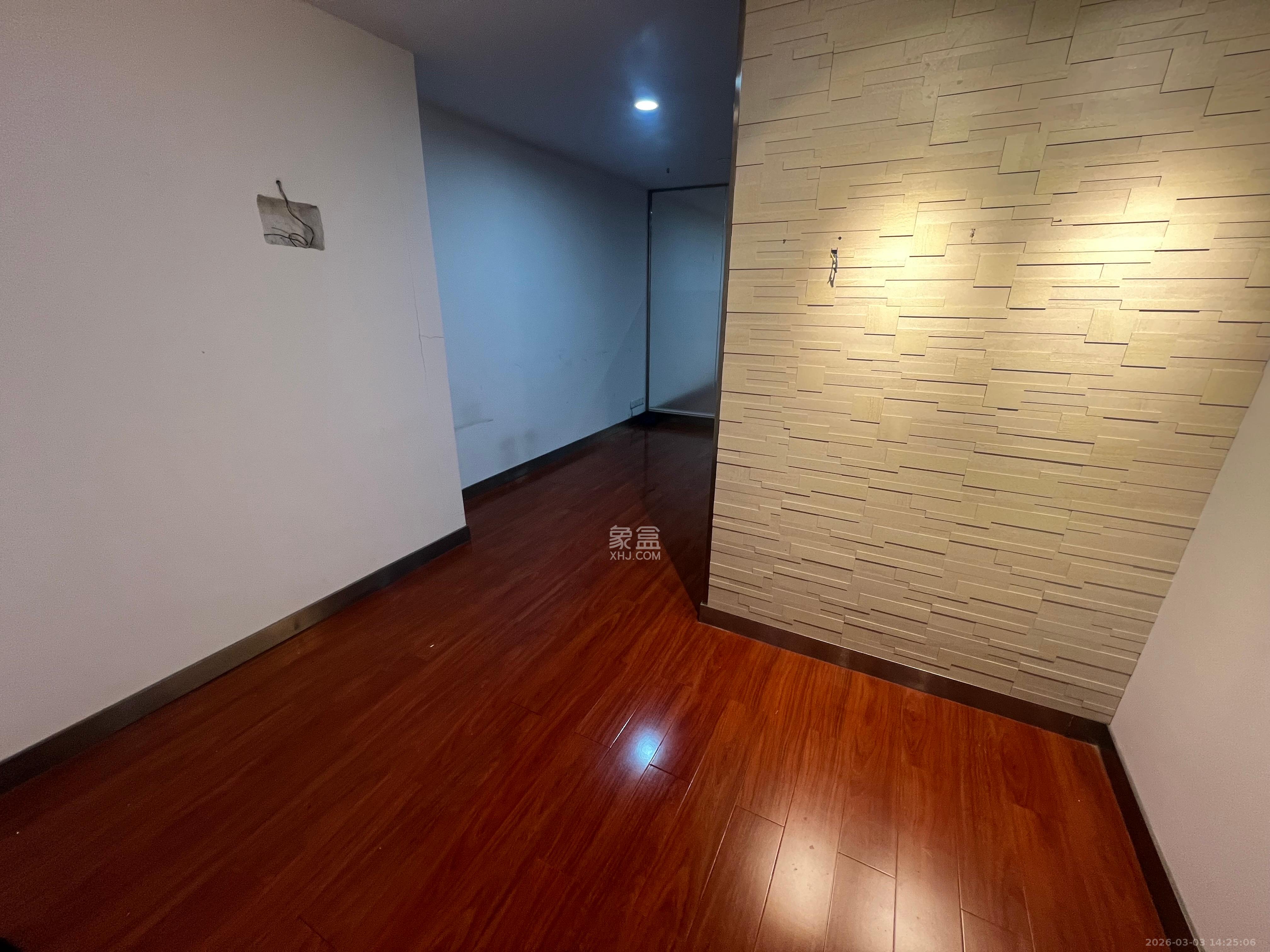 百脑汇大厦（友阿百货）   113.0㎡      3400.0元/月