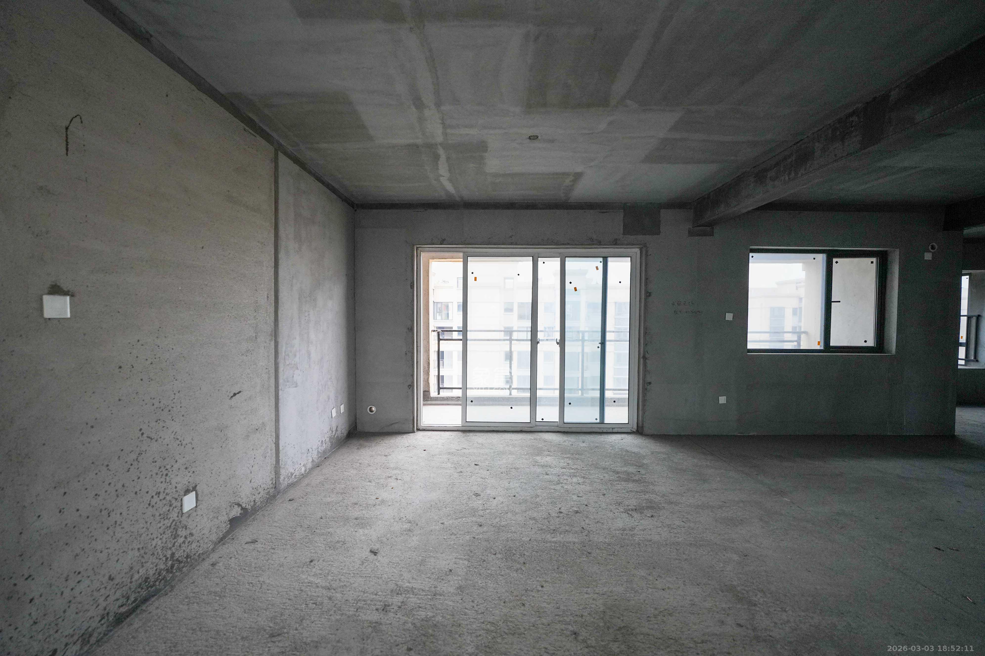 丽发新城  5室2厅2卫    105.0万