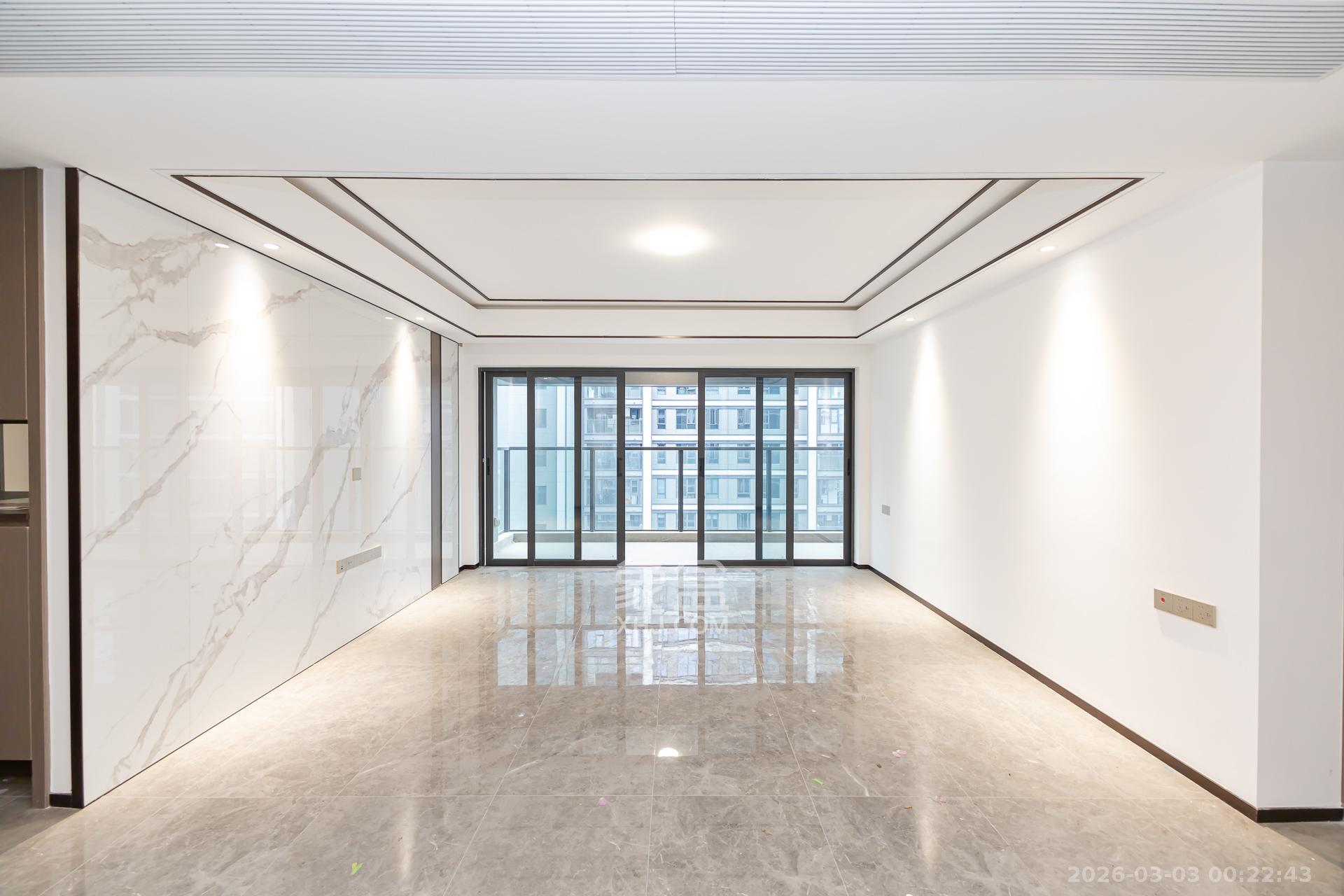 嘉臣道  4室2厅2卫    230.0万