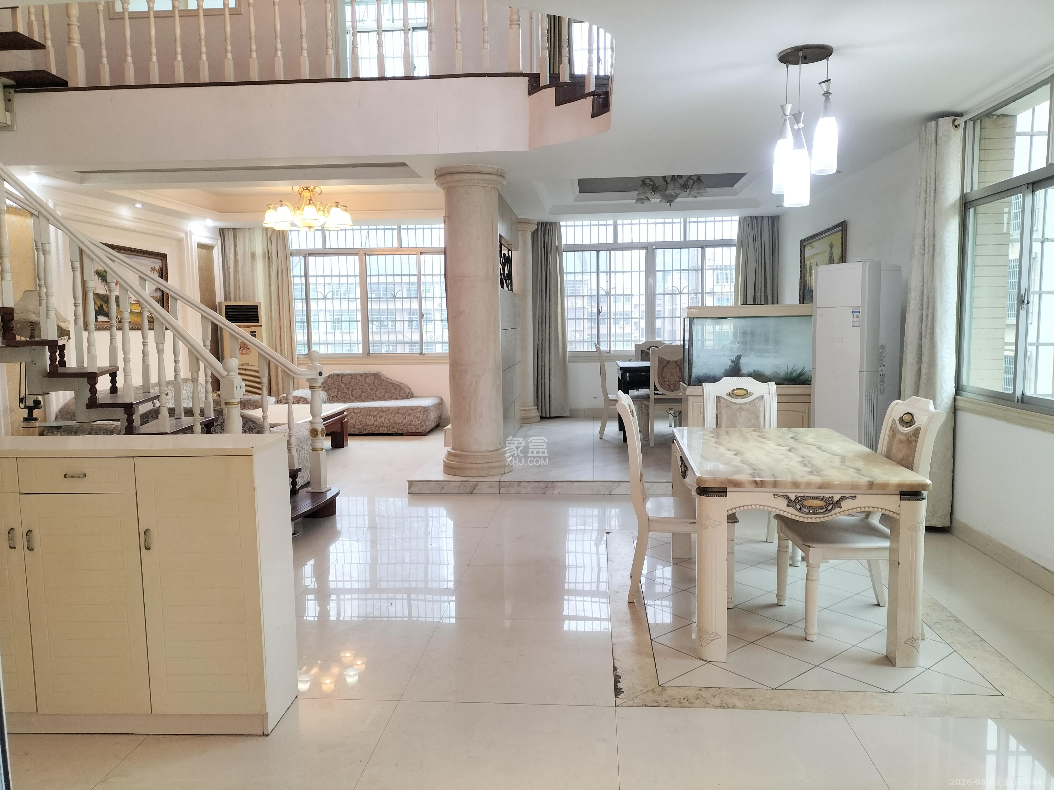 黄荆小区  3室2厅2卫    2600.0元/月