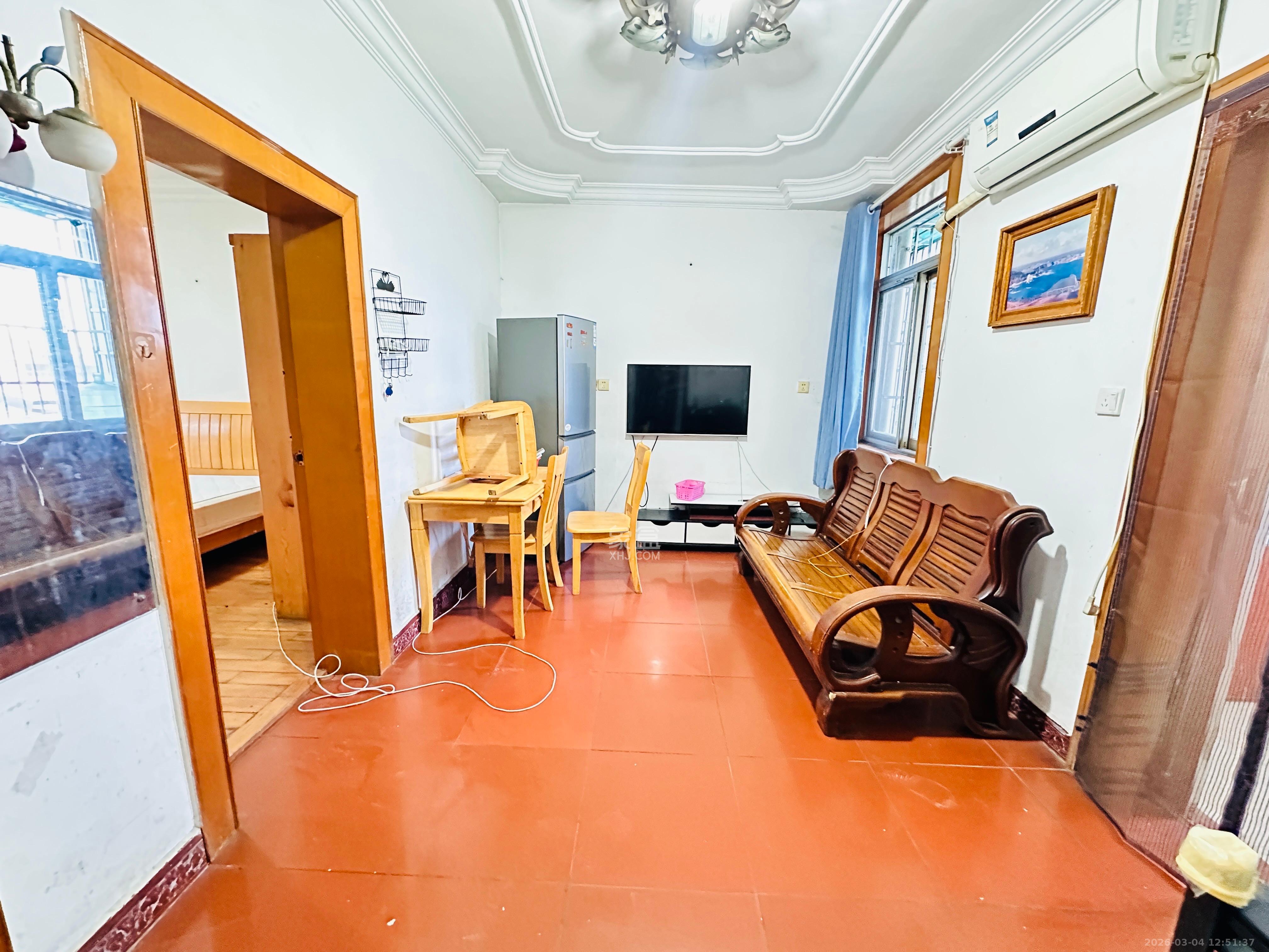 解放四村石子冲  2室1厅1卫    1300.0元/月室内图1