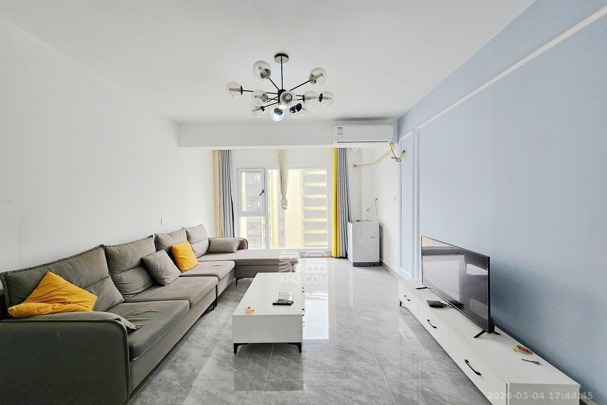 阳光城尚东湾蓝莓苑  3室2厅1卫    75.8万客厅