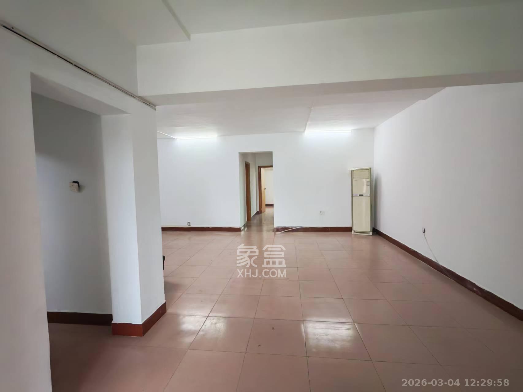 晟利隆小区   160.0㎡      1800.0元/月