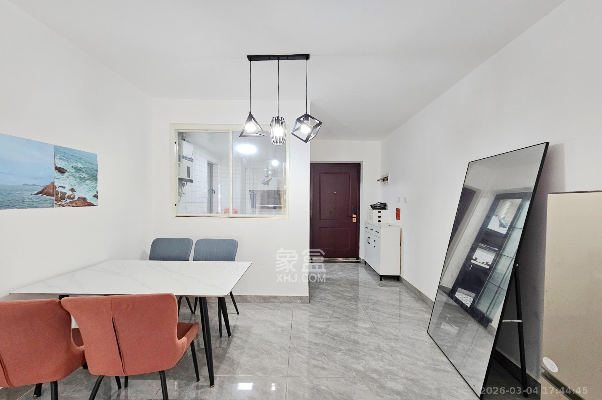 阳光城尚东湾蓝莓苑 3室2厅1卫 75.8万 阳光城尚东湾蓝莓苑 3室2厅1卫 75.8万客厅