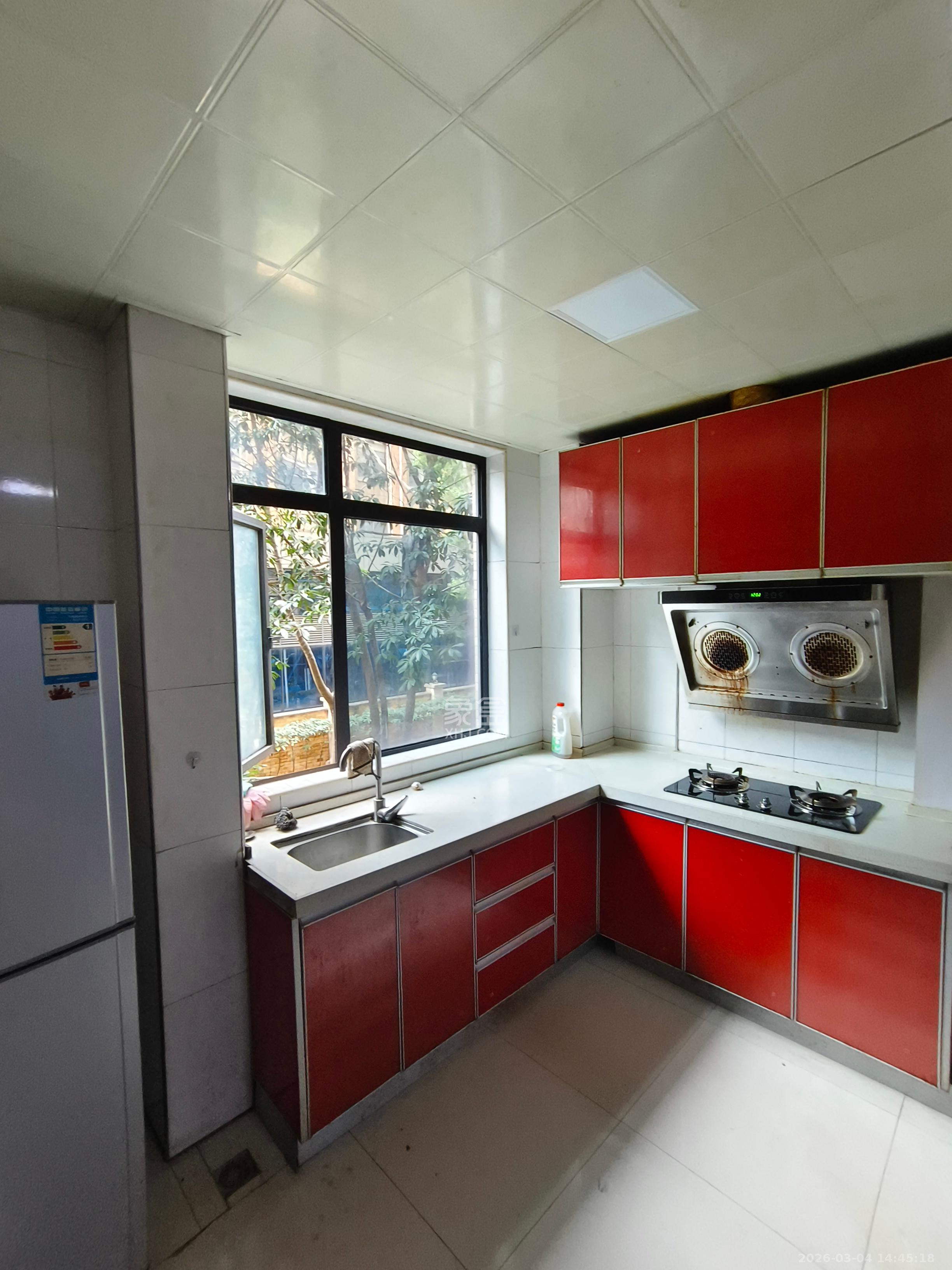 湘域城邦（湘域国际中心）  1室1厅1卫    2000.0元/月