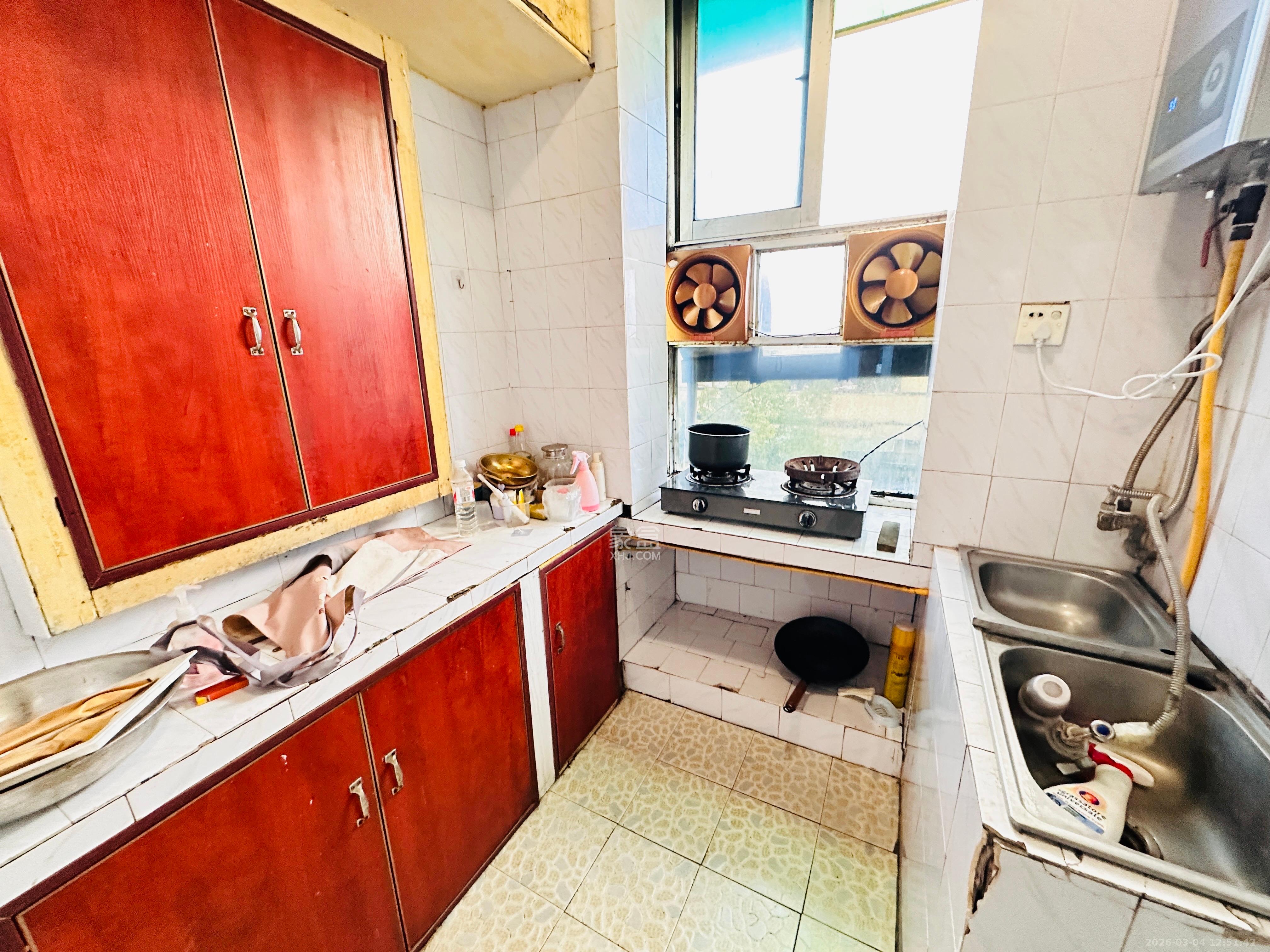 解放四村石子冲  2室1厅1卫    1300.0元/月室内图