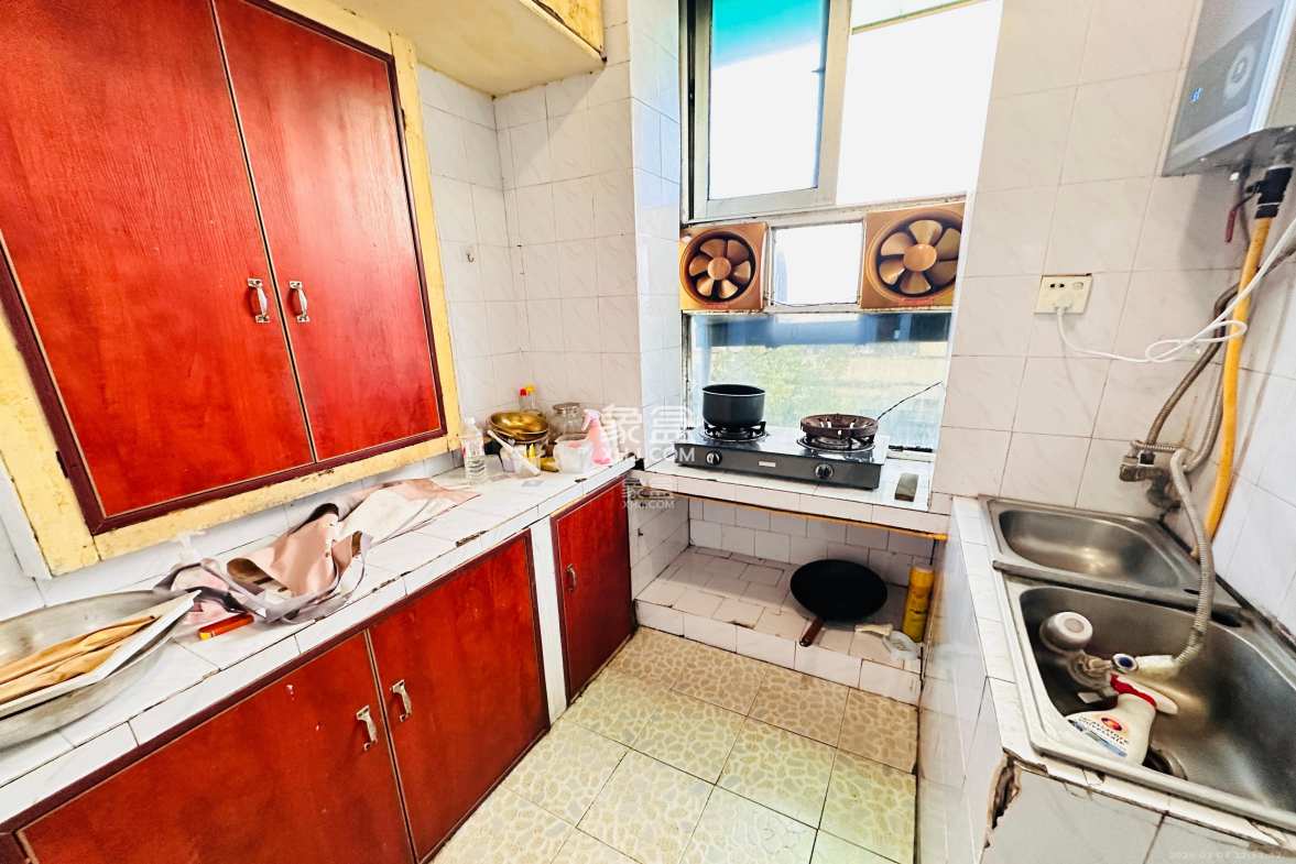 解放四村石子冲 2室1厅1卫 1300.0元/月 解放四村石子冲 2室1厅1卫 1300.0元/月室内图