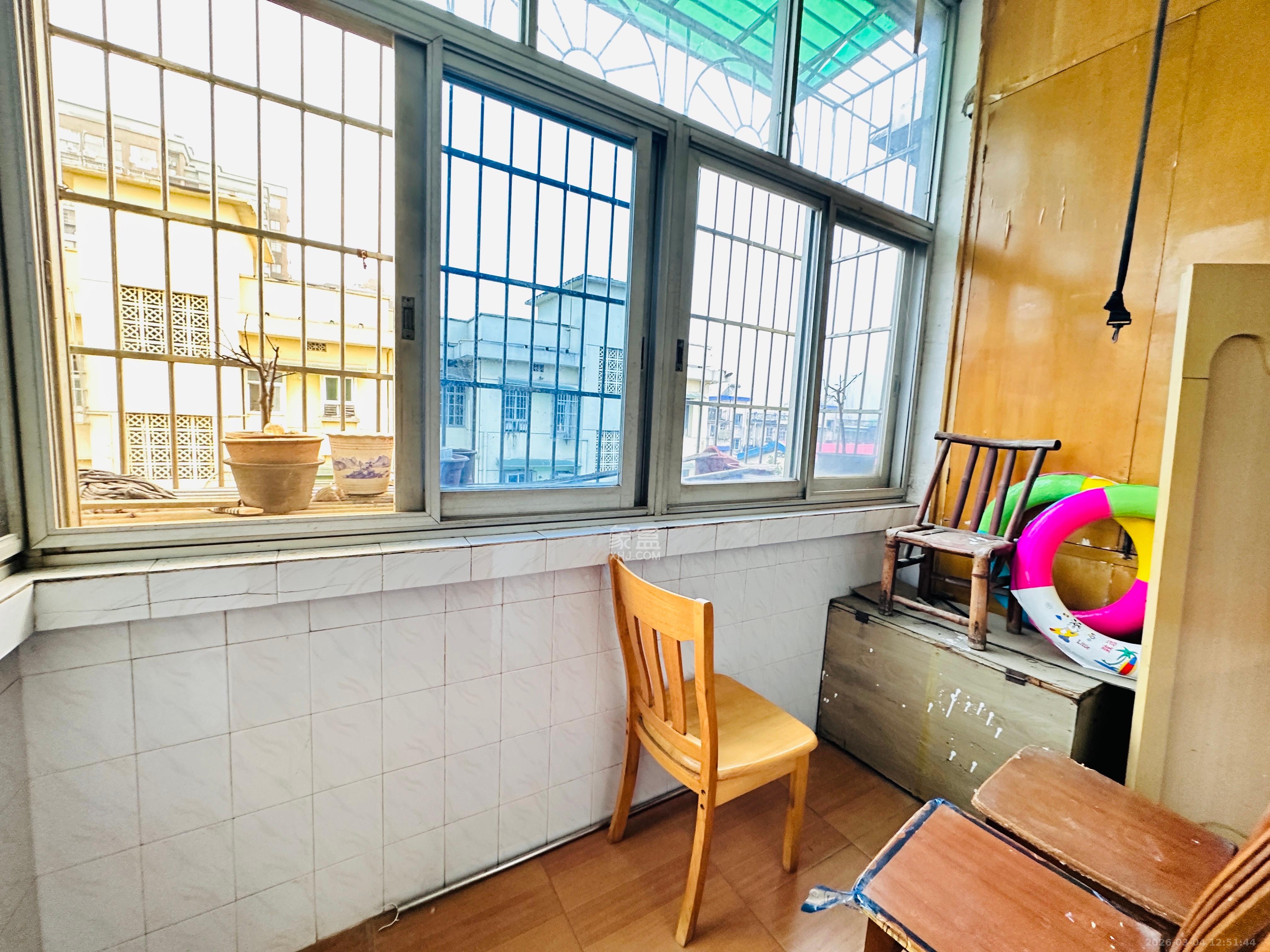 解放四村石子冲  2室1厅1卫    1300.0元/月室内图