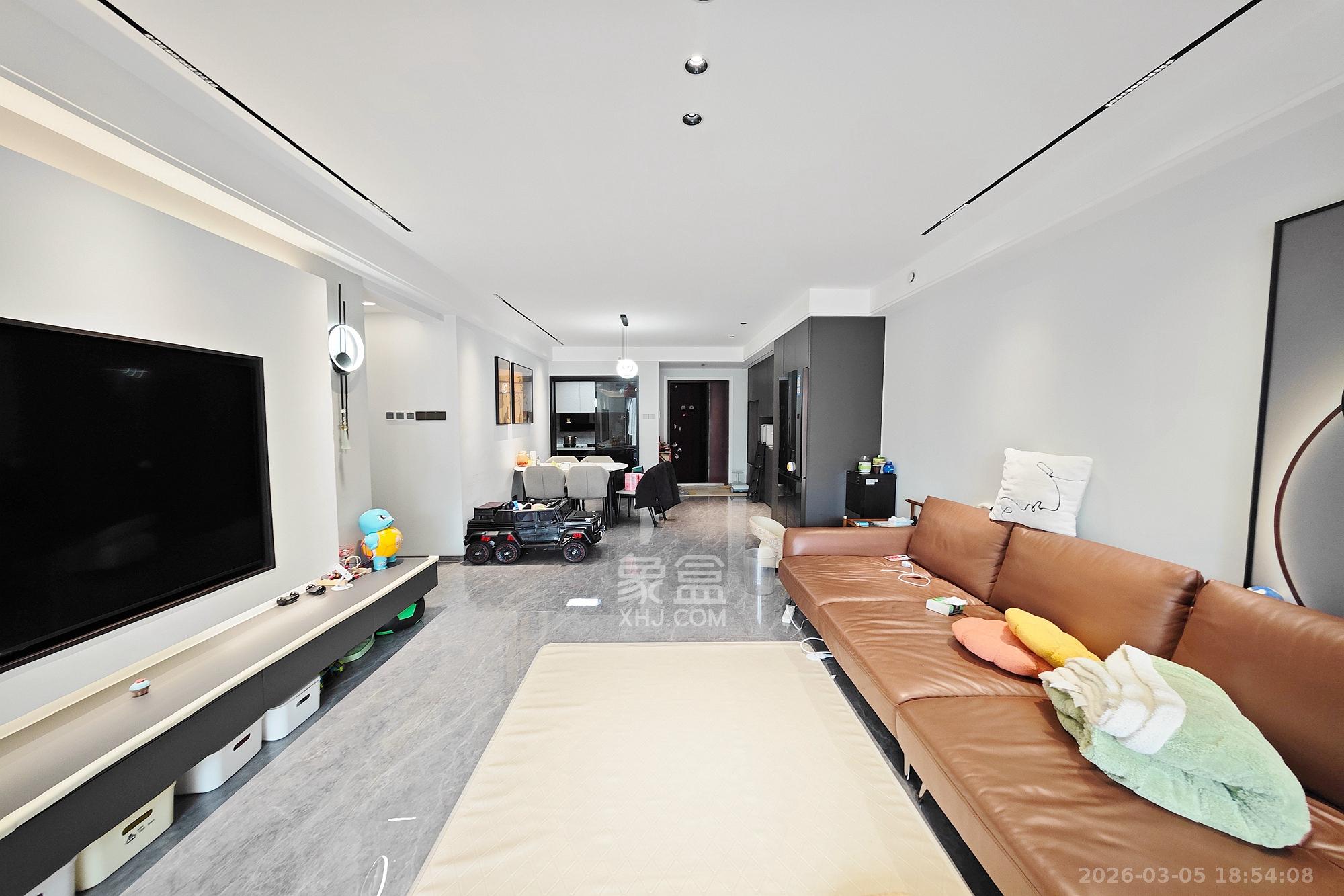 国欣向荣府  4室2厅2卫    180.0万