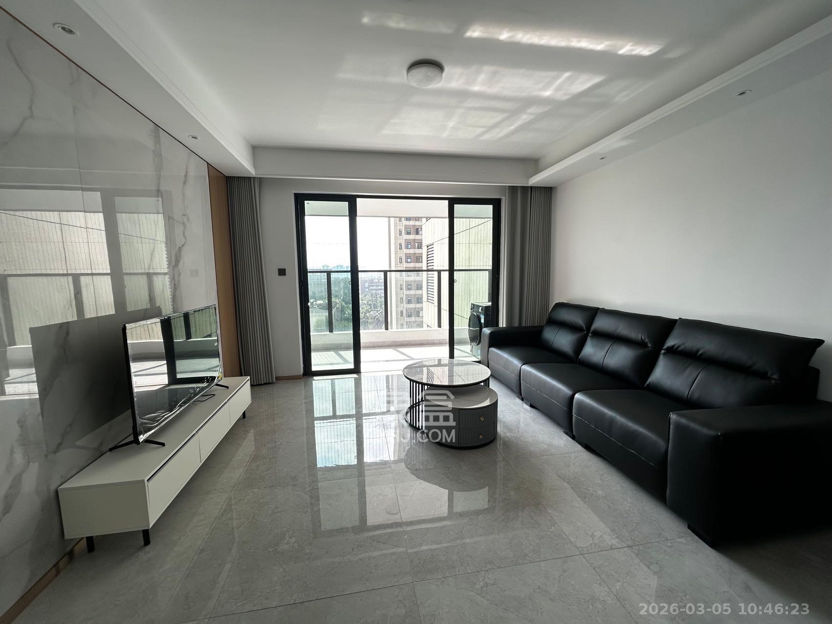 汉唐世家二期  4室2厅2卫    2800.0元/月