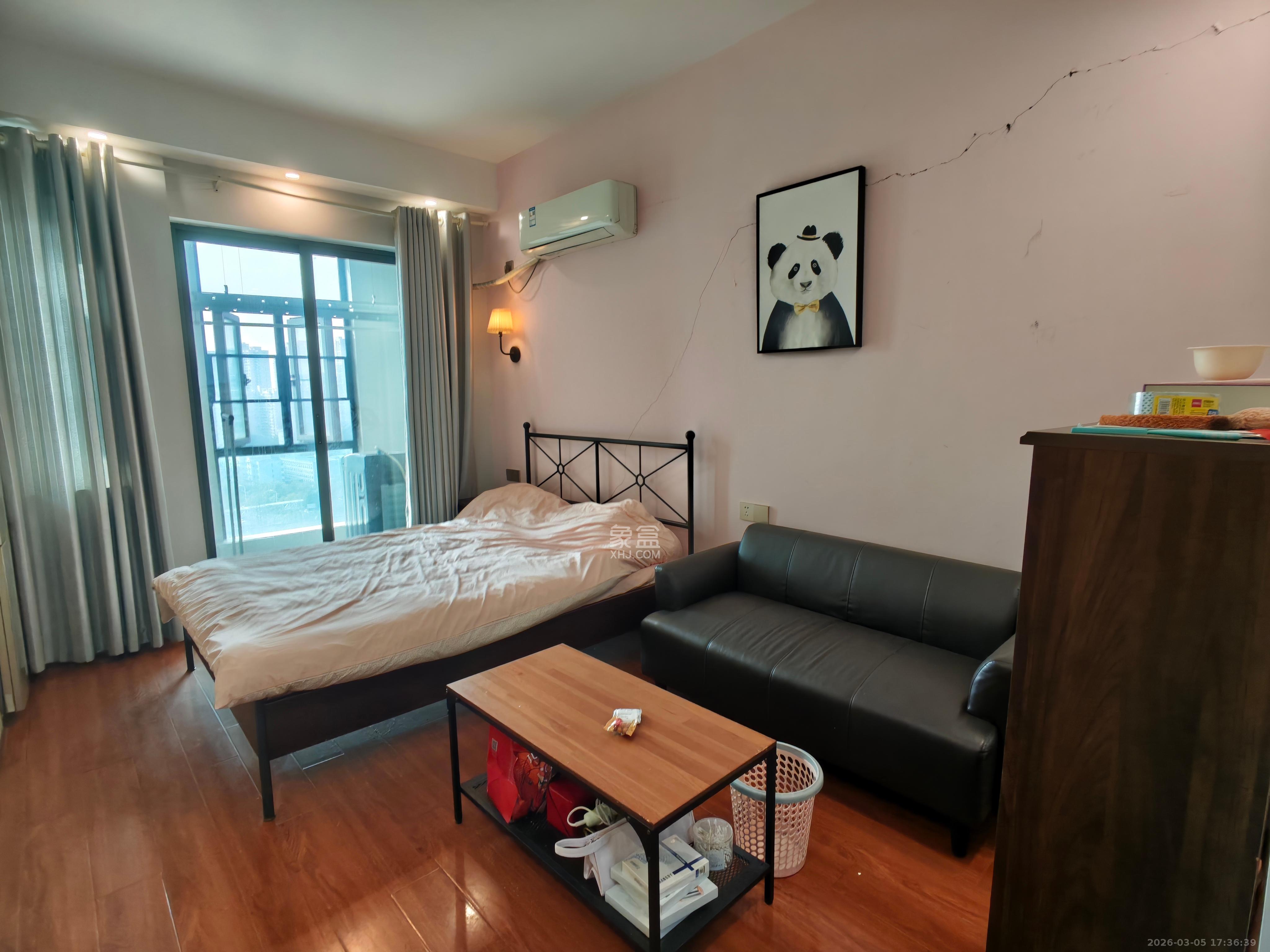 蓝光雍锦阁  1室1厅1卫    1600.0元/月