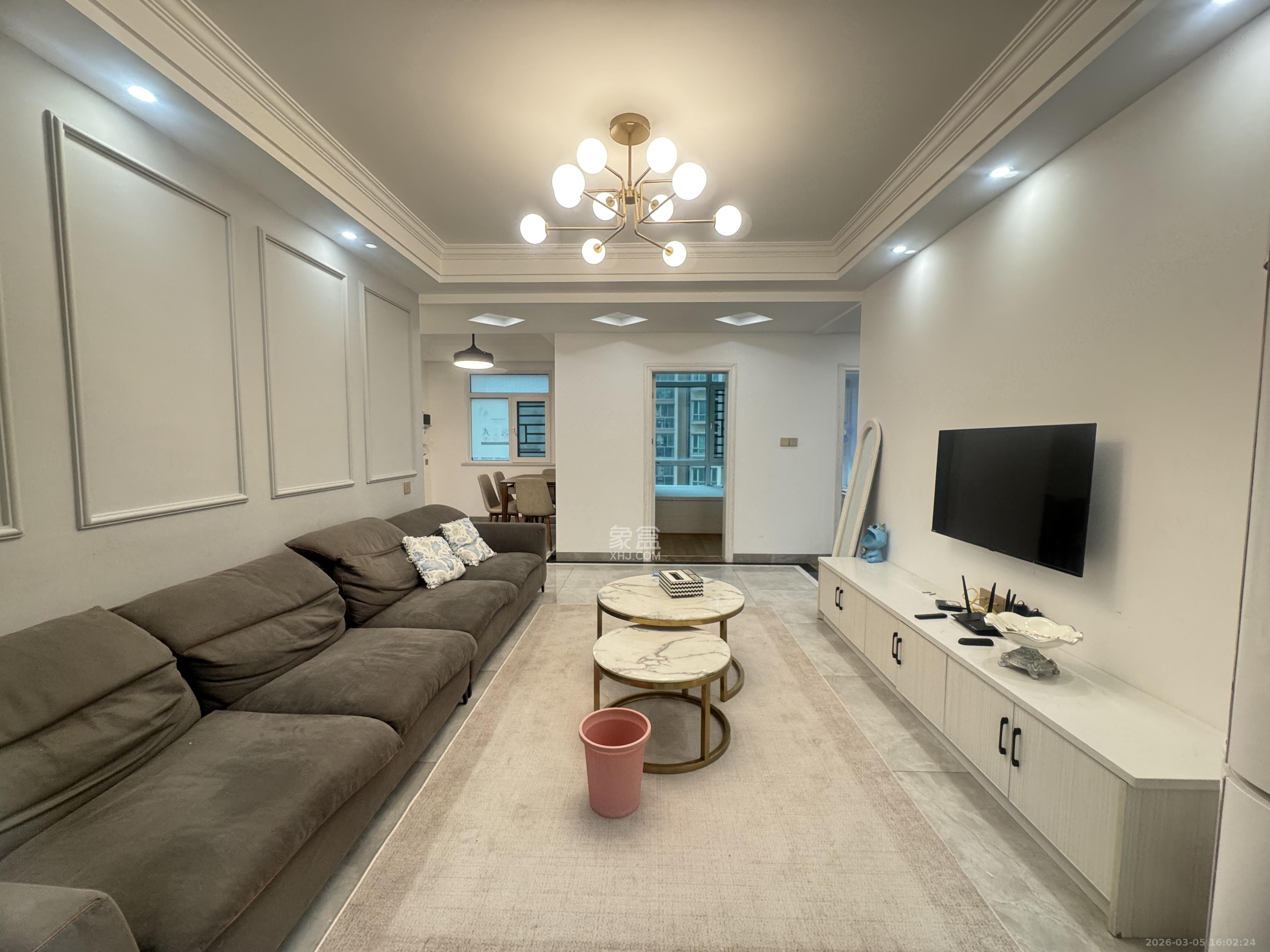 新城新世界一二三期  3室2厅1卫    3200.0元/月