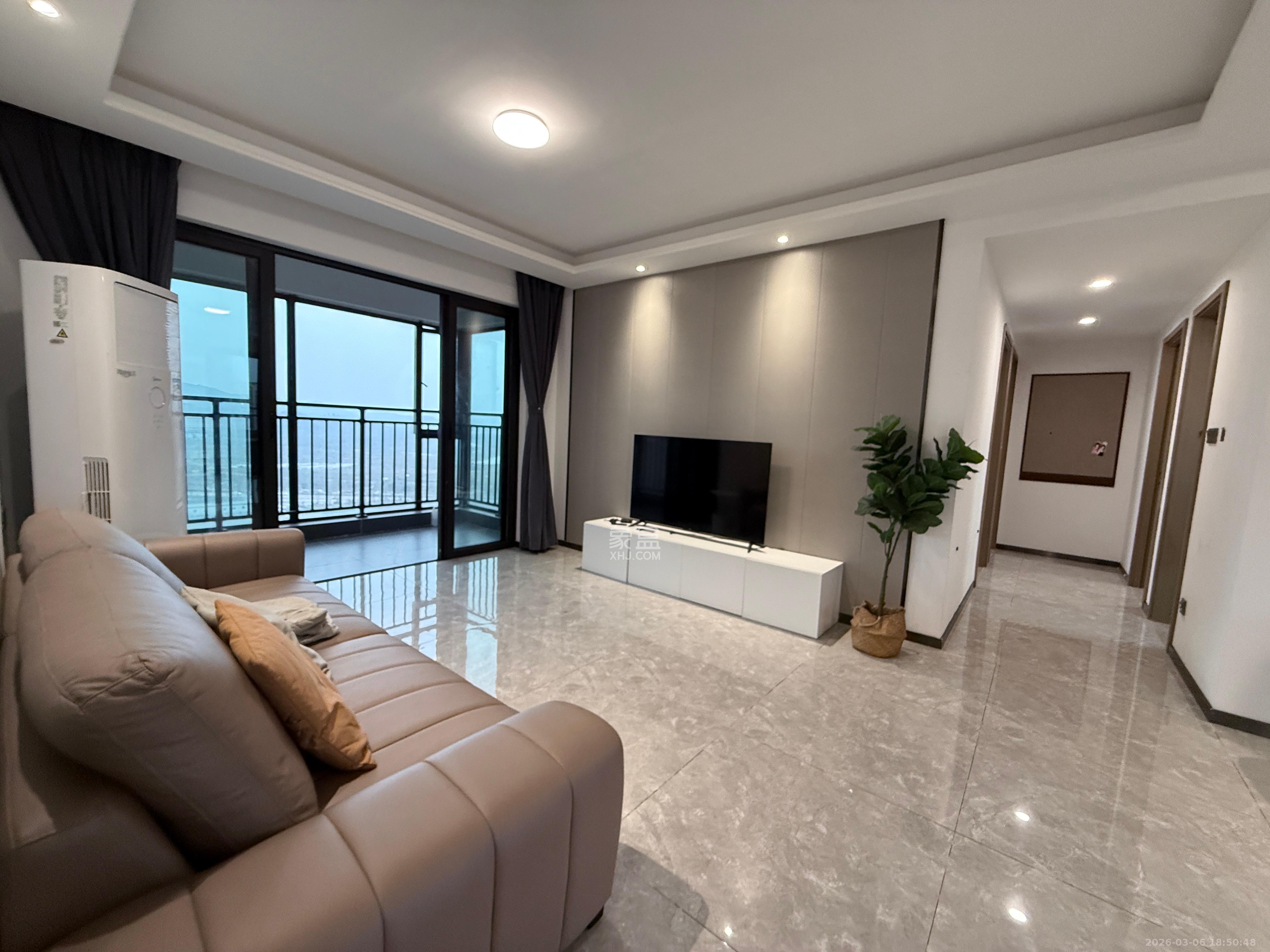 招商华发依云曦城  4室2厅2卫    2800.0元/月