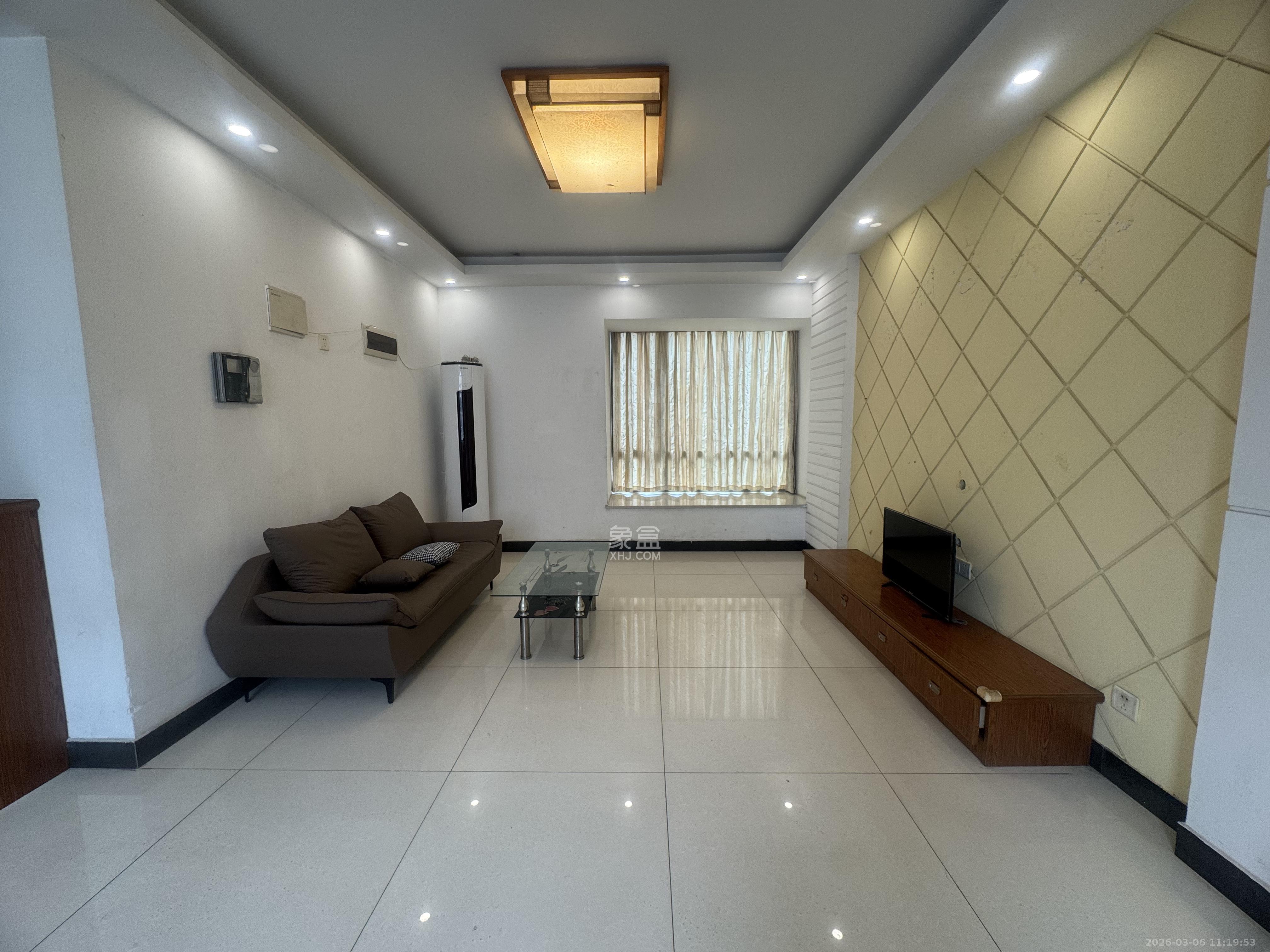 新城新世界一二三期  2室2厅1卫    2000.0元/月