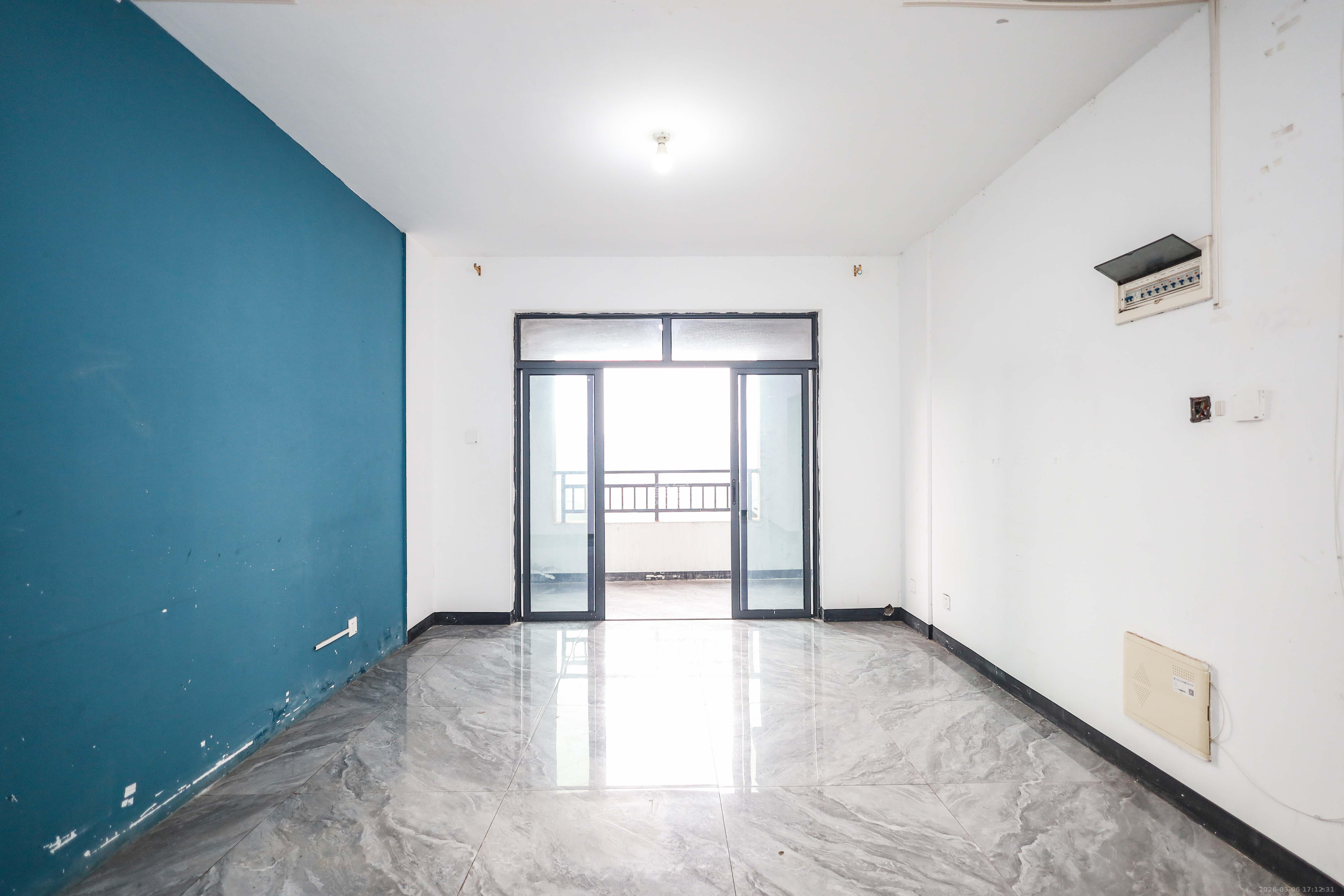 金鹰玖珑山  3室2厅2卫    68.0万