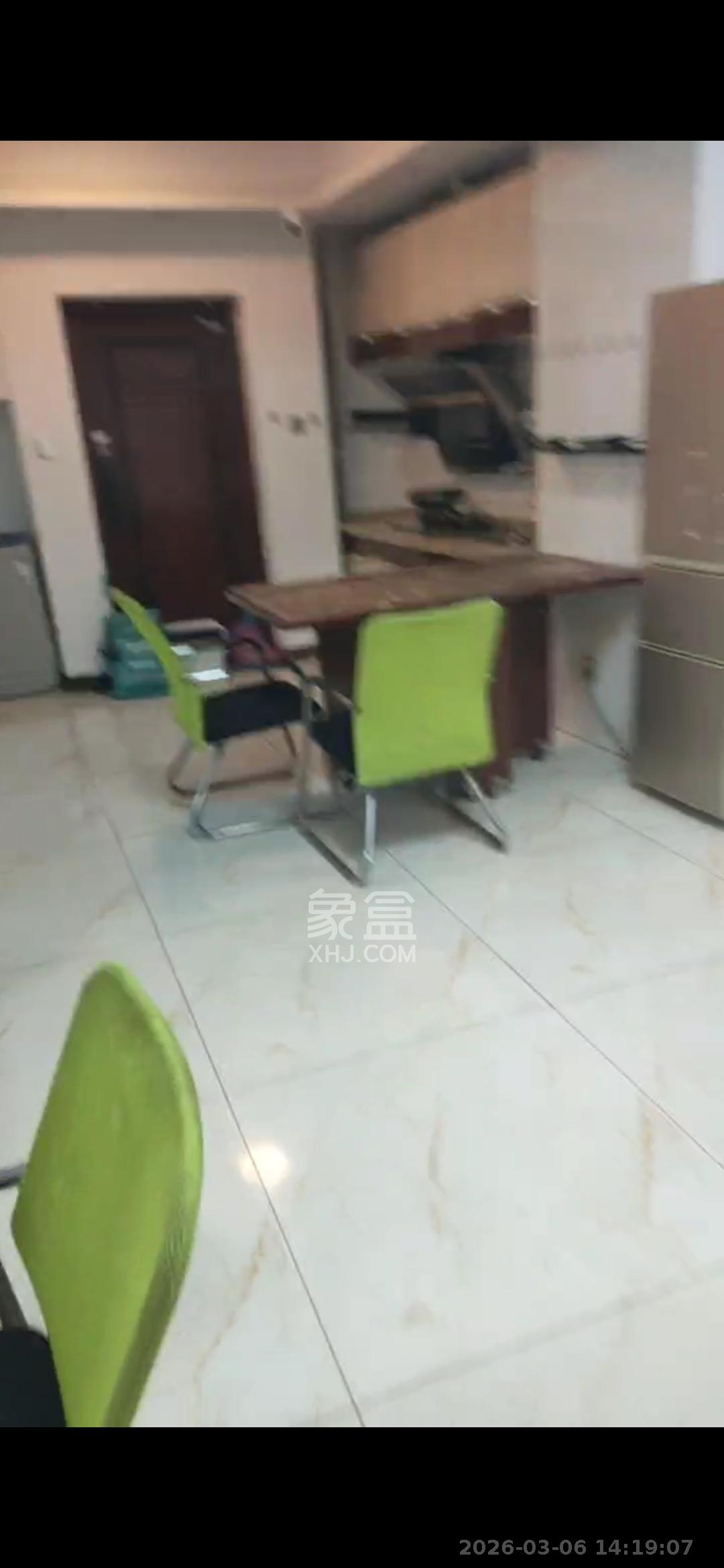 南庭城果   80.0㎡      1700.0元/月室内图