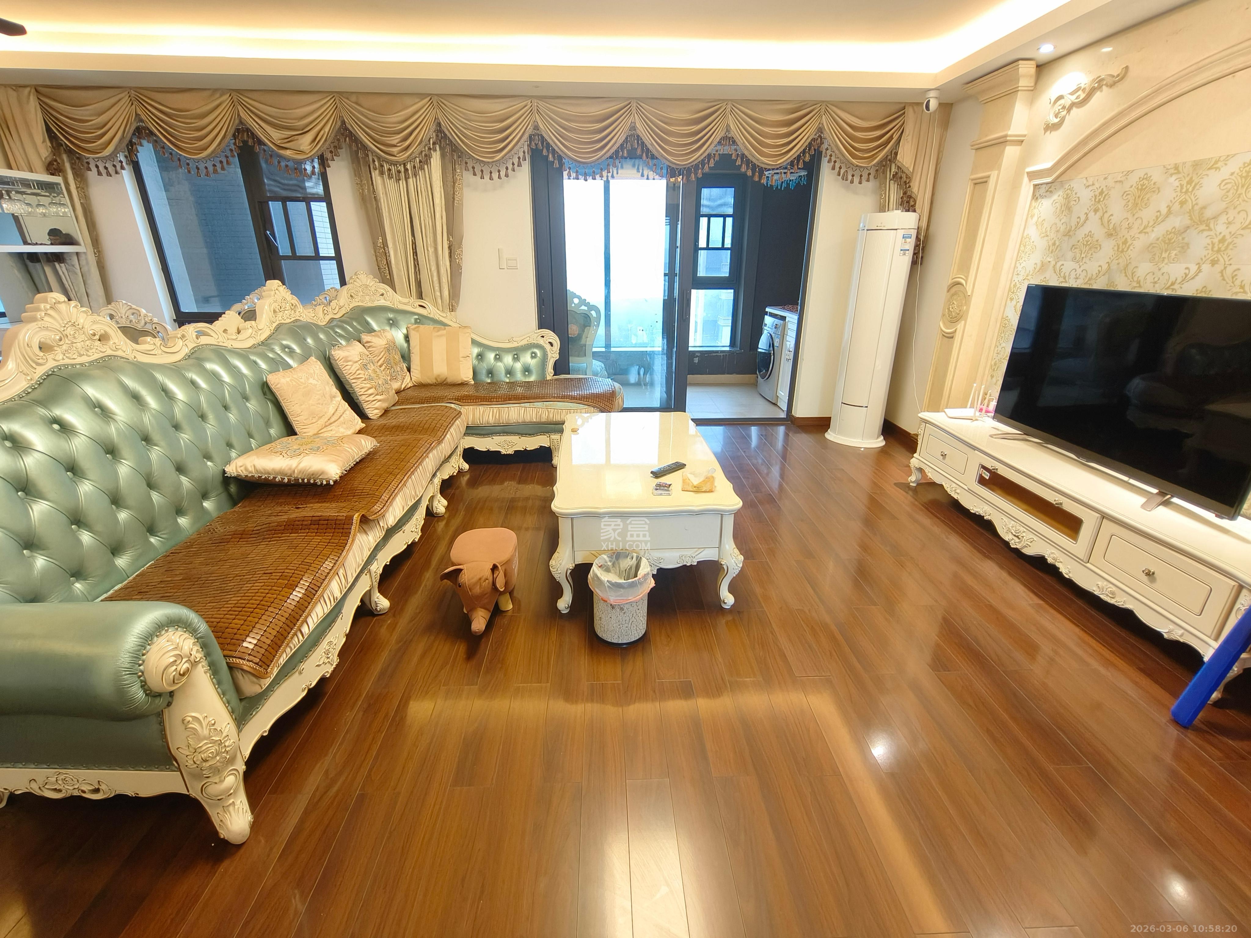 万科金域缇香  4室2厅2卫    4200.0元/月