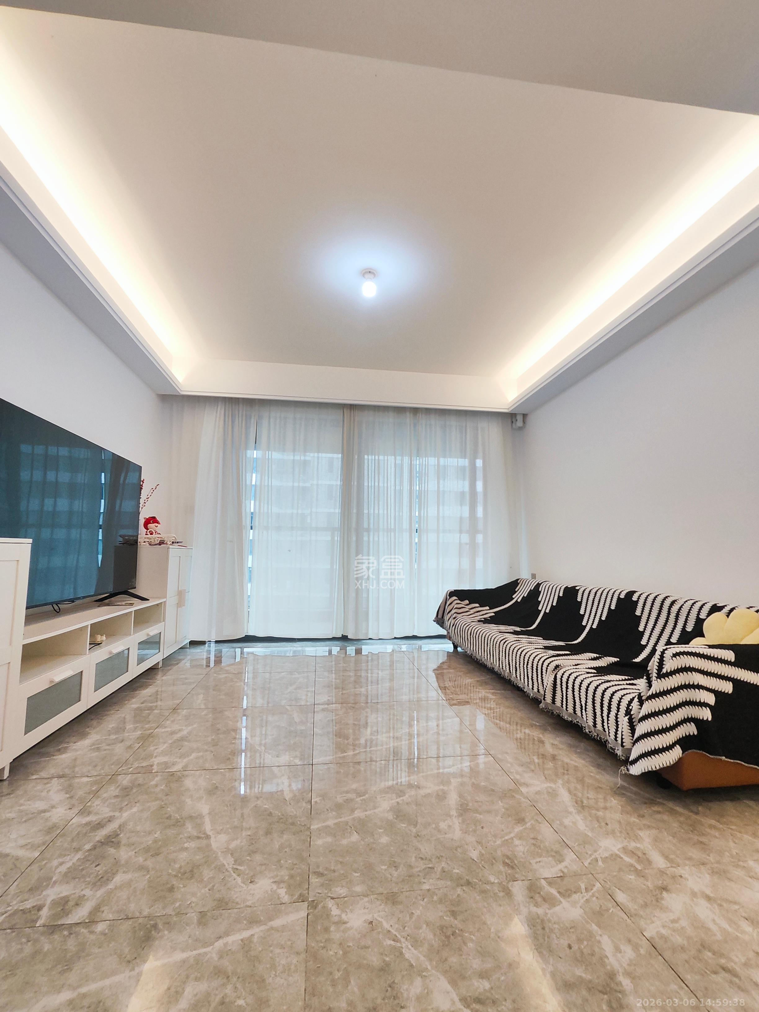 复地滨江金融中心  4室2厅2卫    4500.0元/月