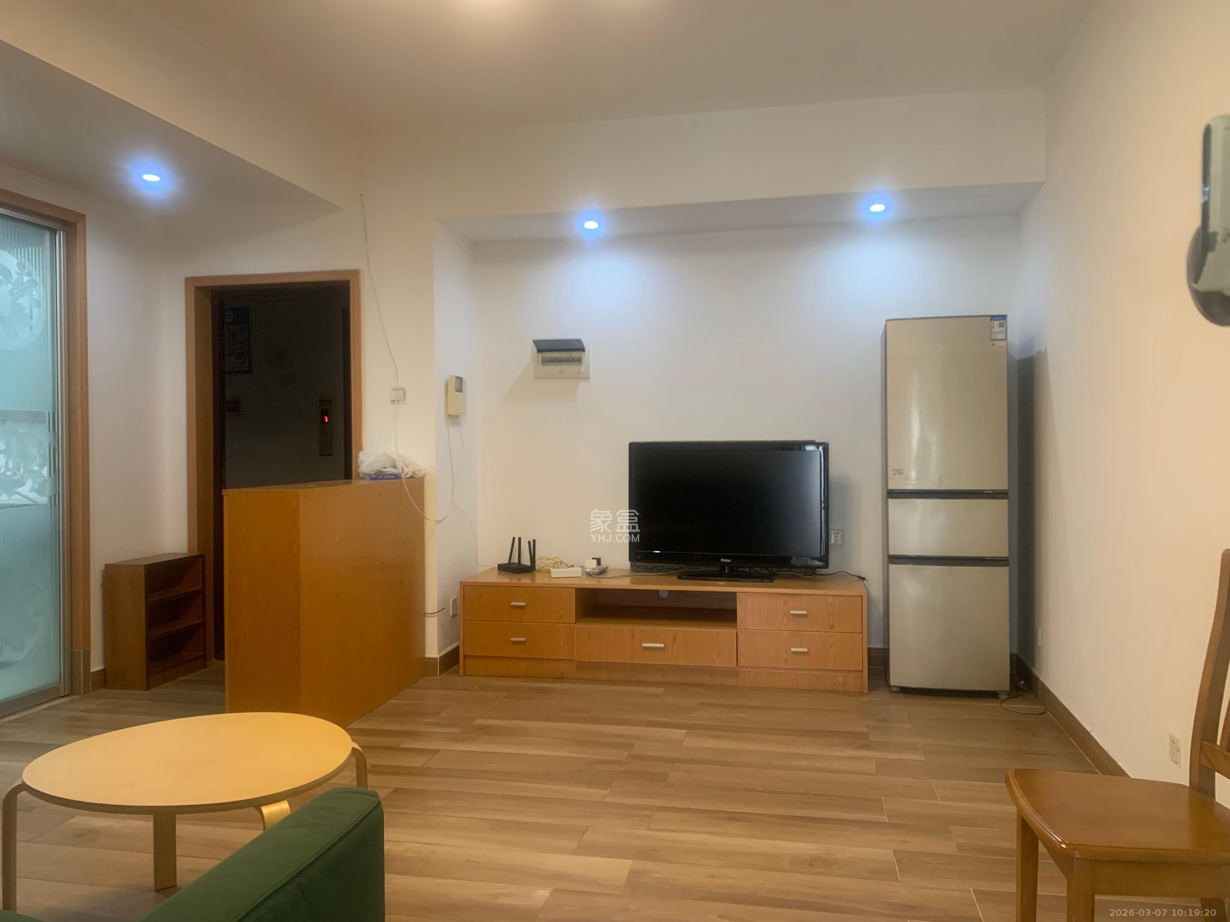 月湖兰庭  2室2厅1卫    2000.0元/月