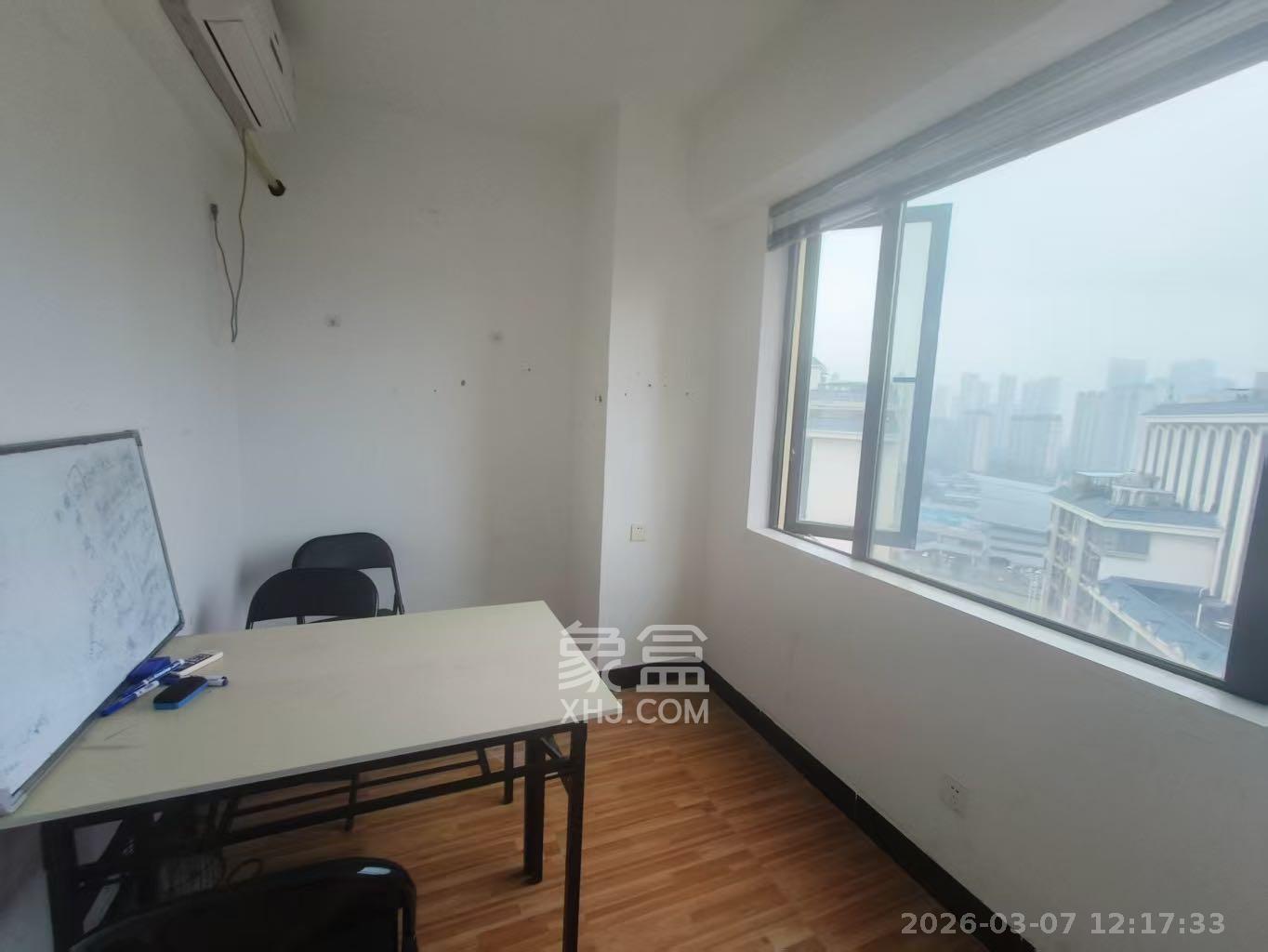 半山公馆（半山国际中心）  3室2厅1卫    3300.0元/月