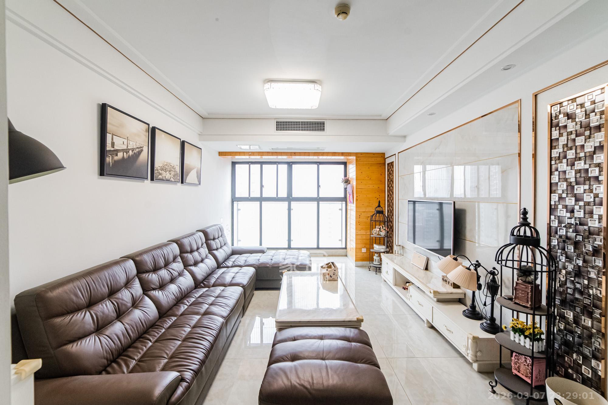 北辰三角洲E3区  3室2厅2卫    140.0万