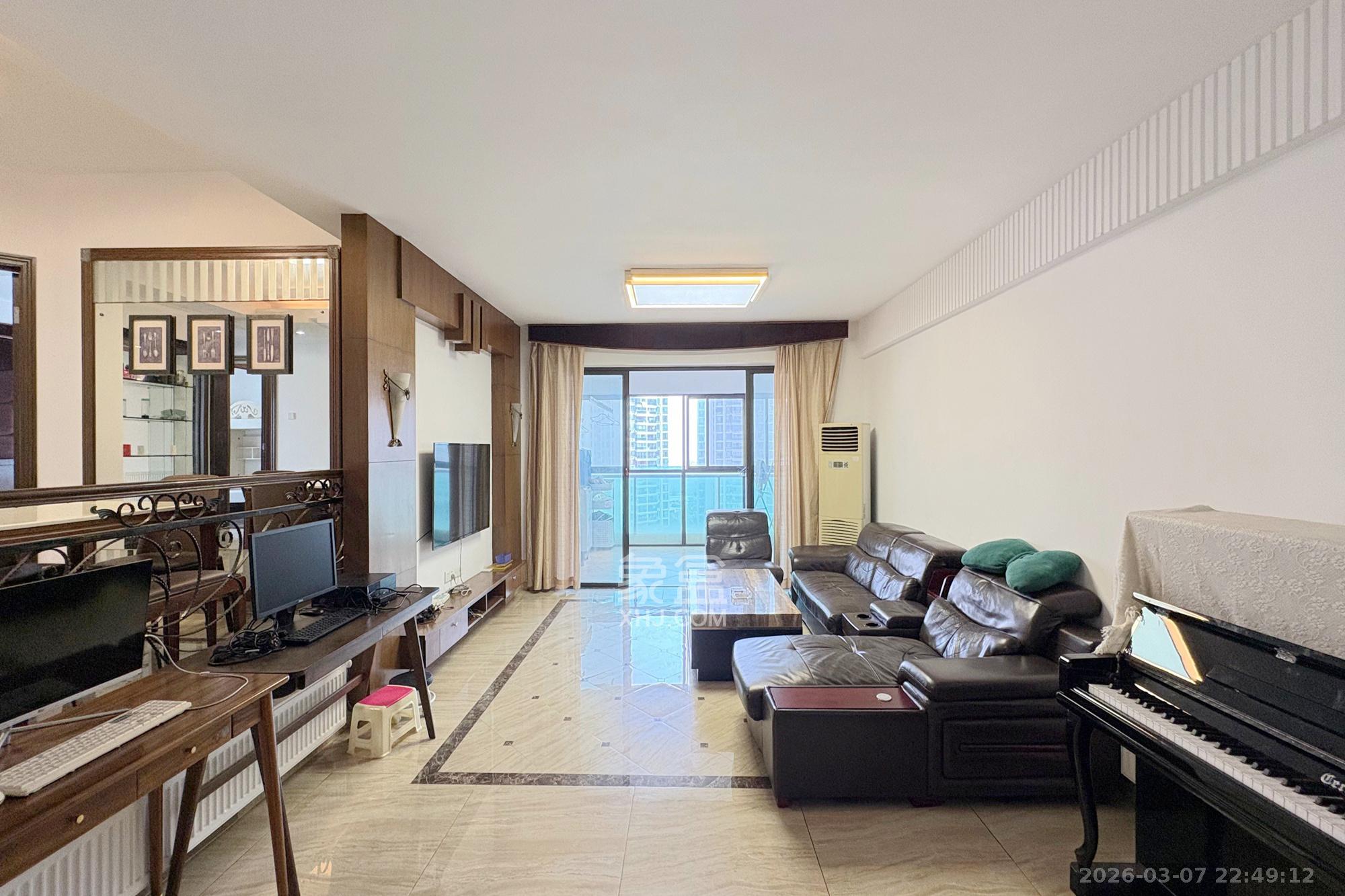 王府花园  4室2厅2卫    158.0万