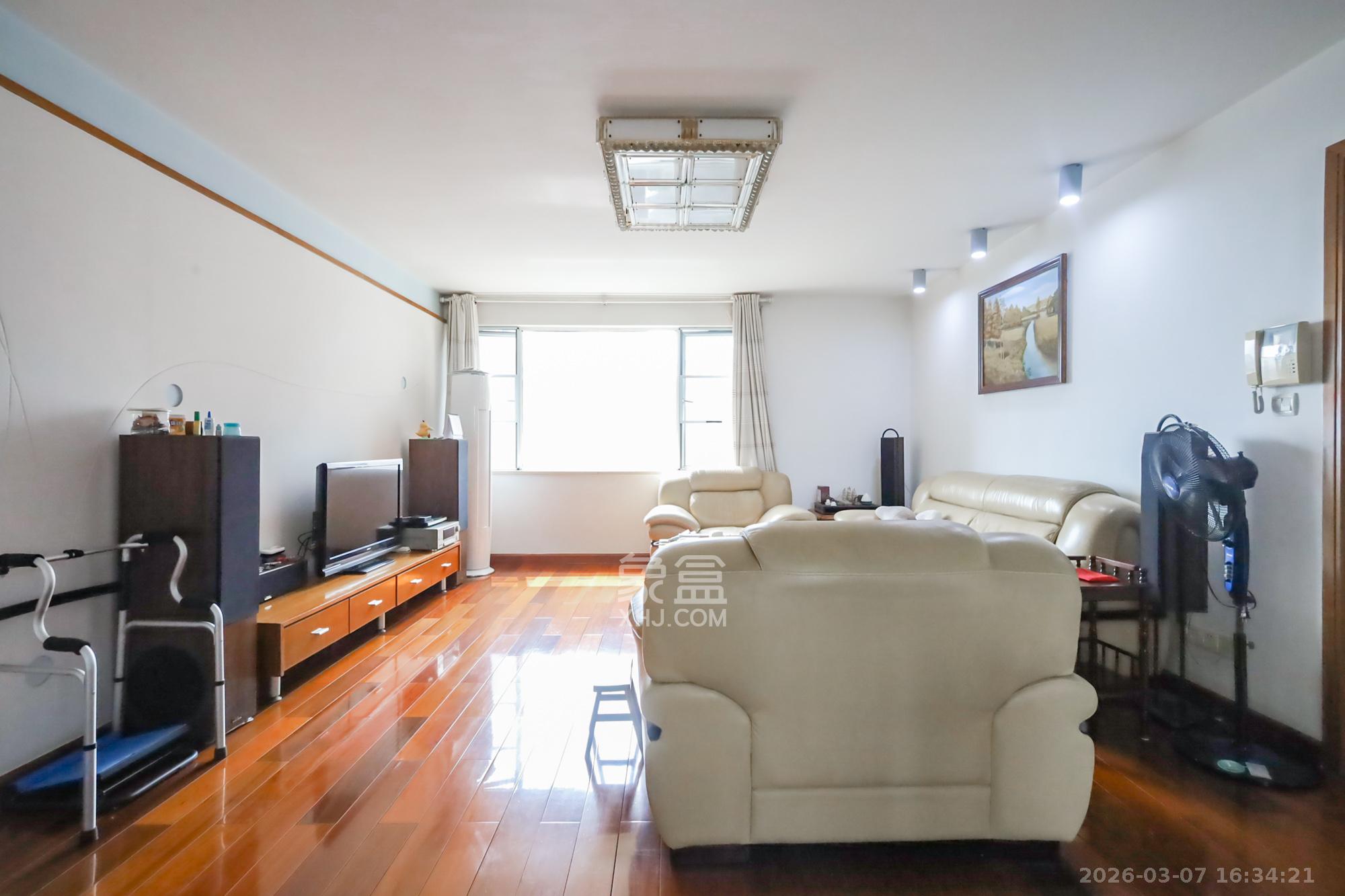 西湖丽景  4室2厅2卫    185.0万