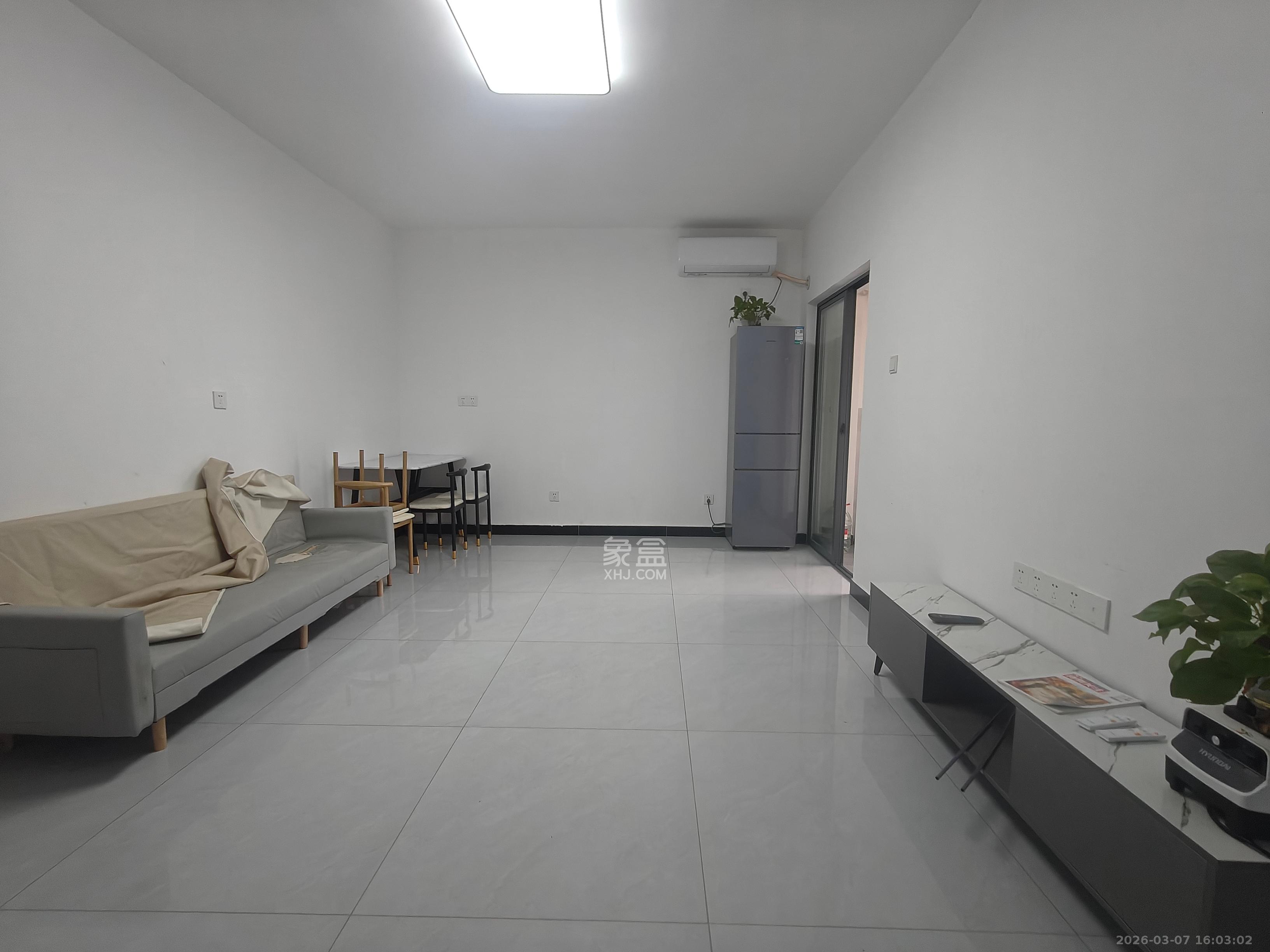 童话里  1室1厅1卫    1600.0元/月