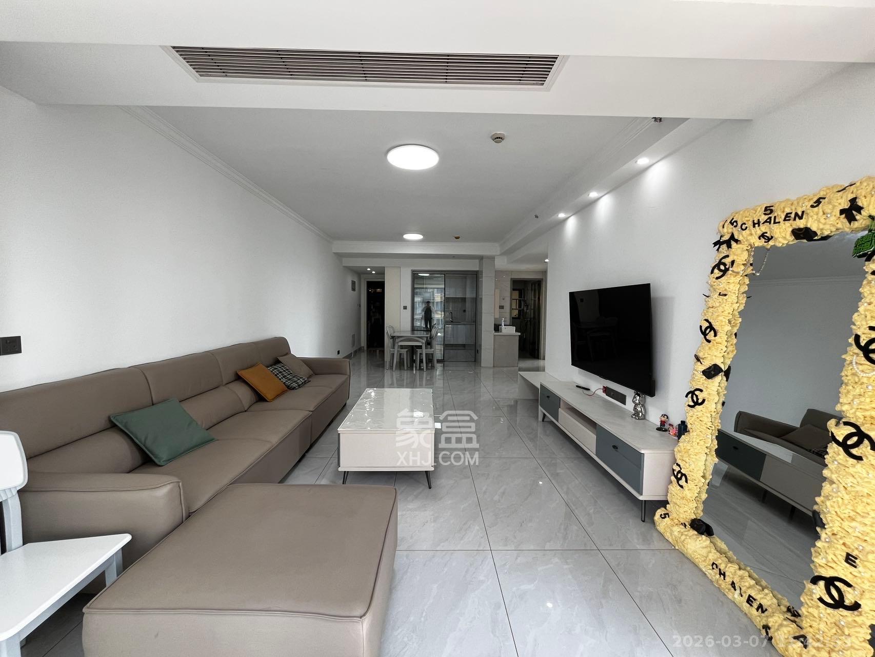 北辰三角洲E7区  3室2厅2卫    4400.0元/月