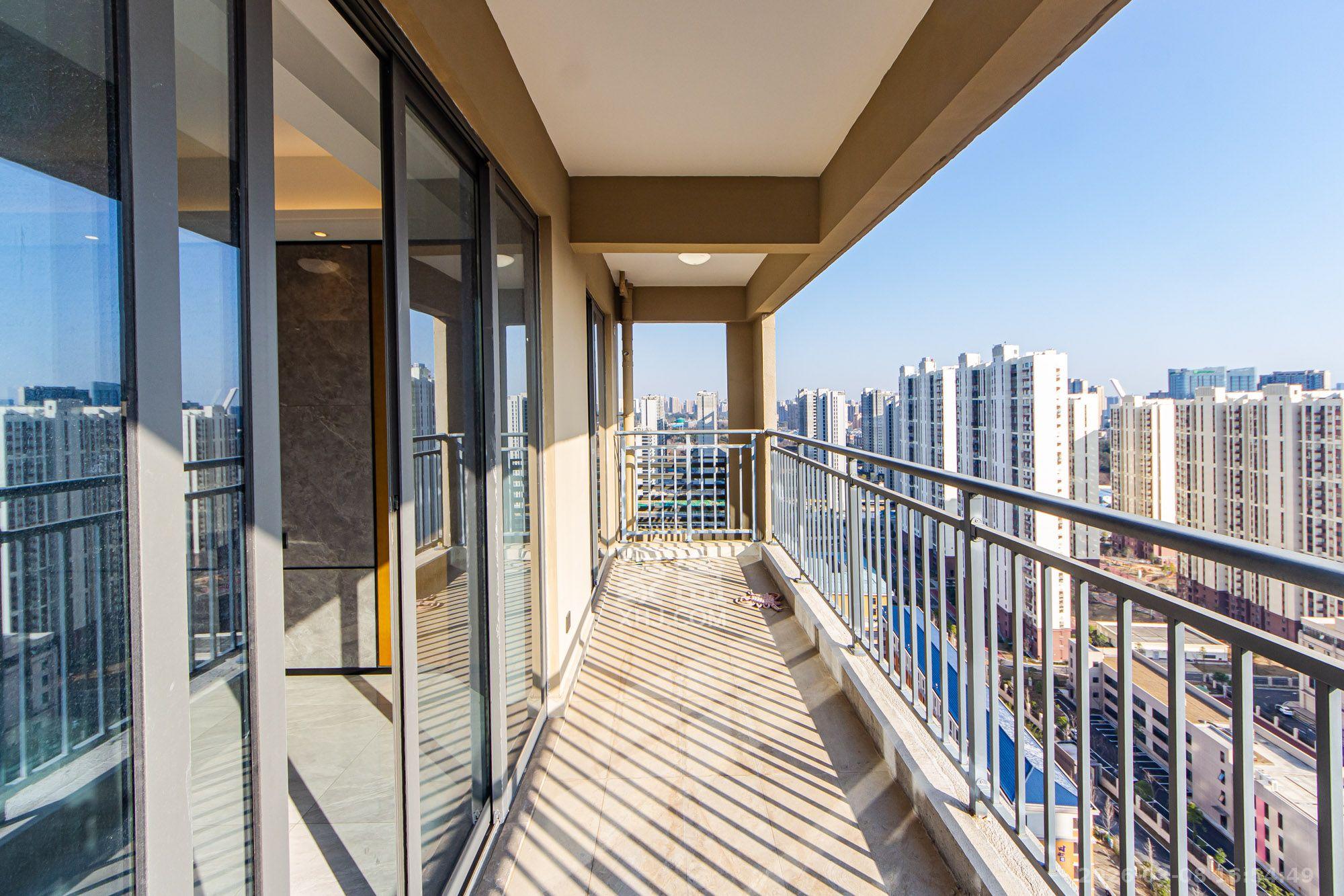 长房雍景湾  3室2厅2卫    2500.0元/月