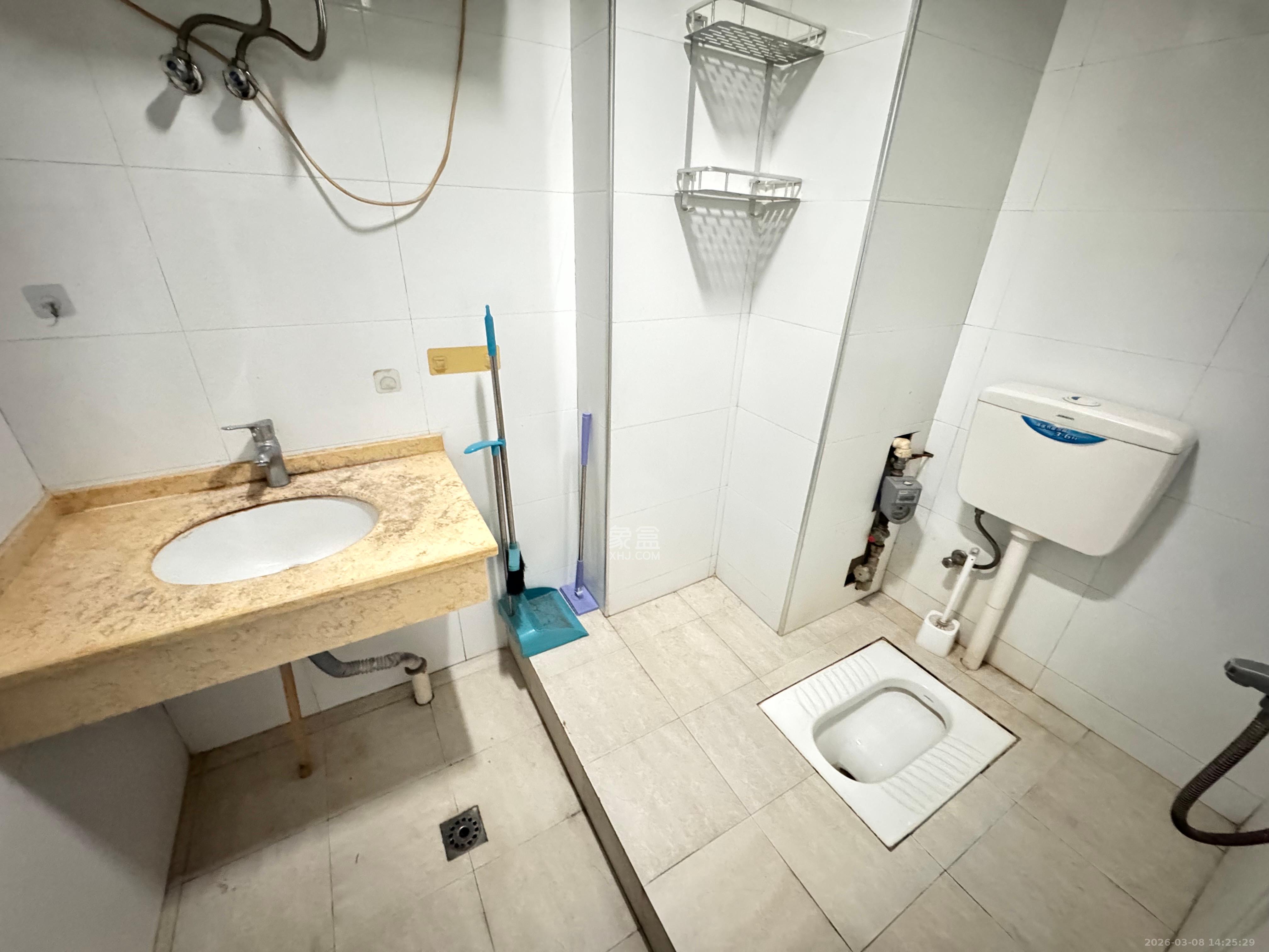 观湖公寓  1室1厅1卫    1600.0元/月室内图